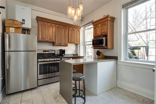 258 9TH ST Unit: 2