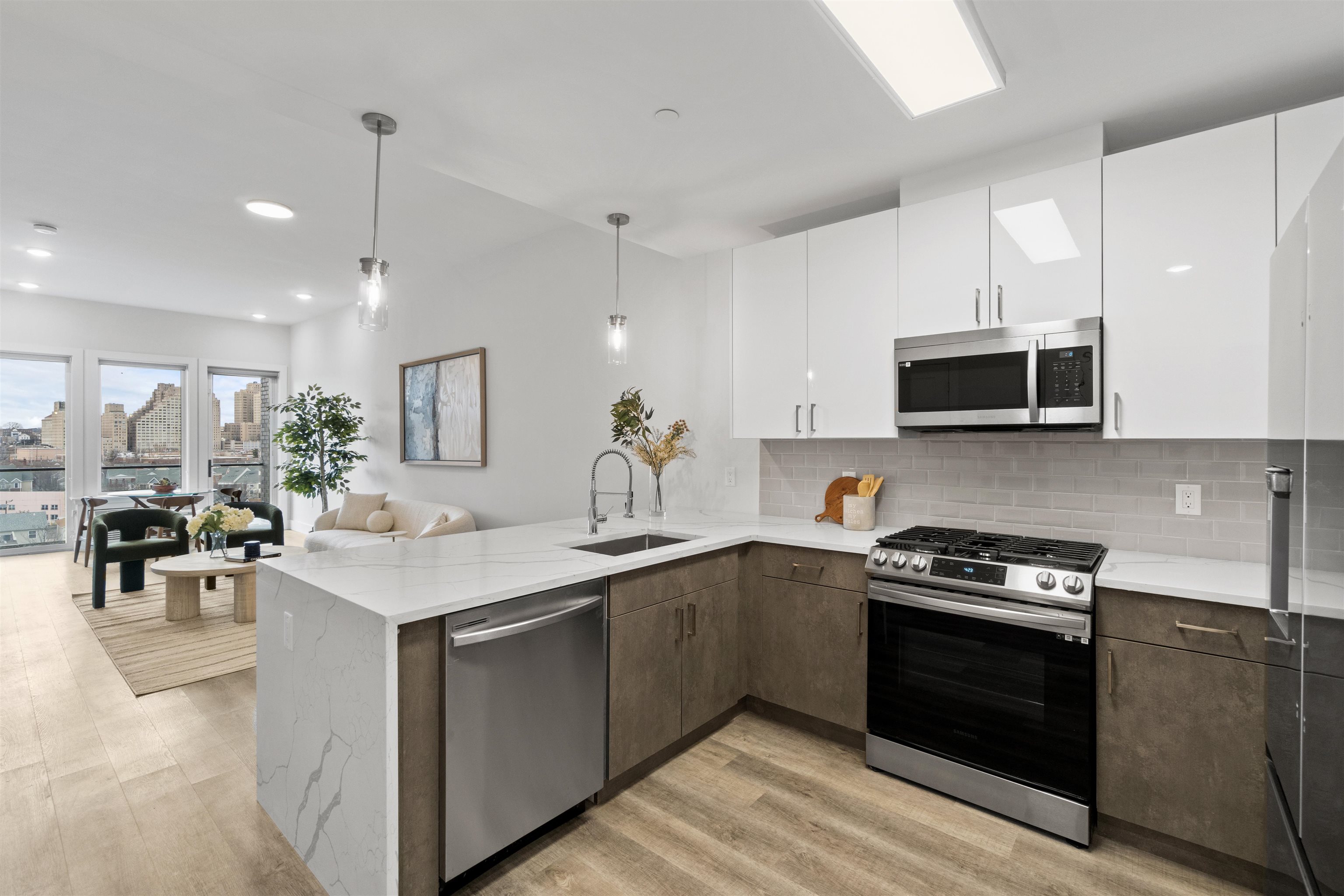 412 WHITON ST Unit: 301