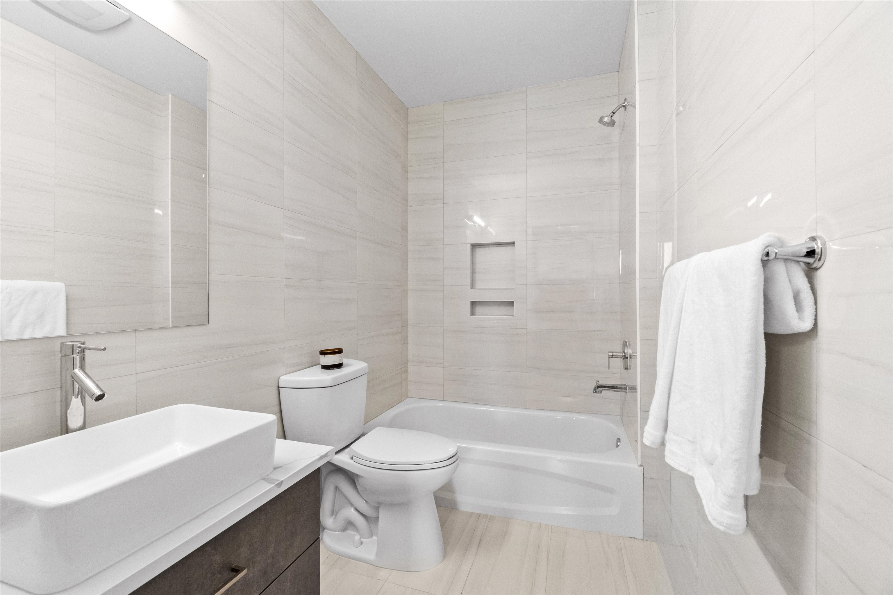 412 WHITON ST Unit: 301