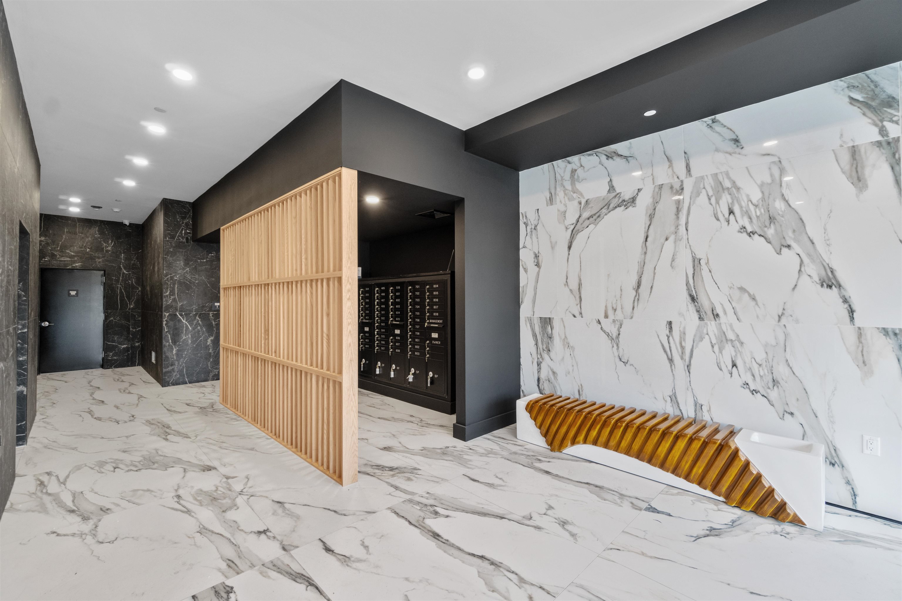 412 WHITON ST Unit: 301