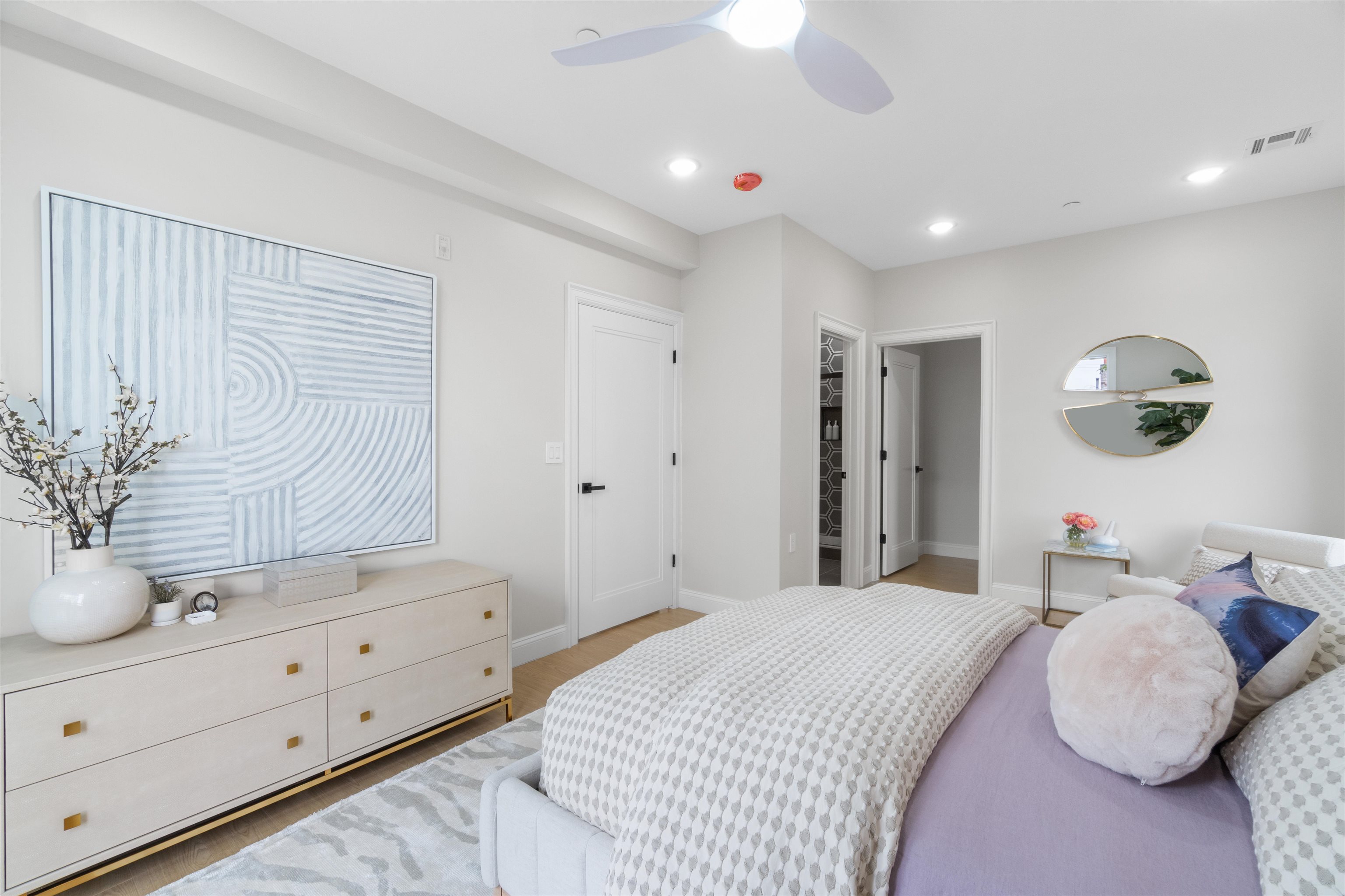 573 PALISADE AVE Unit: 2B