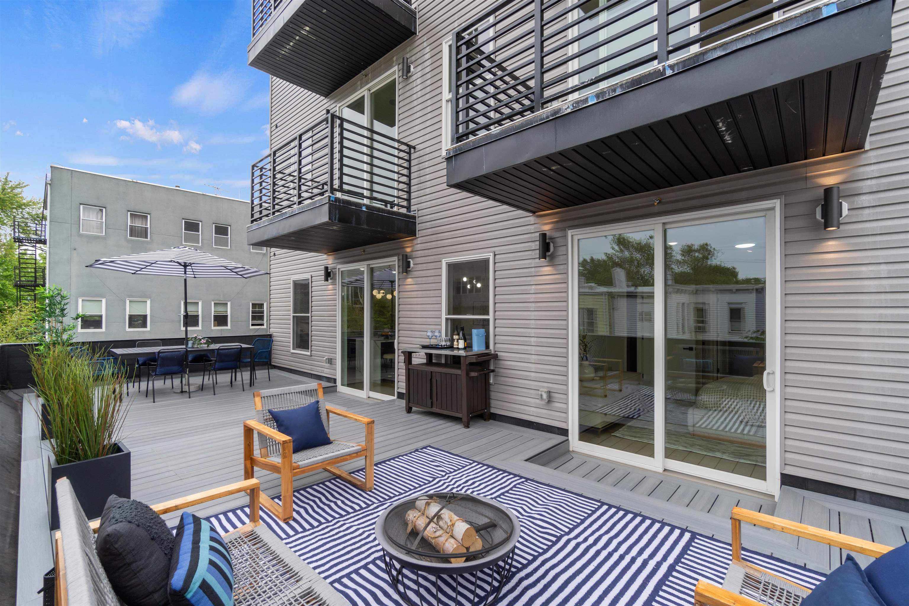 573 PALISADE AVE Unit: 2B
