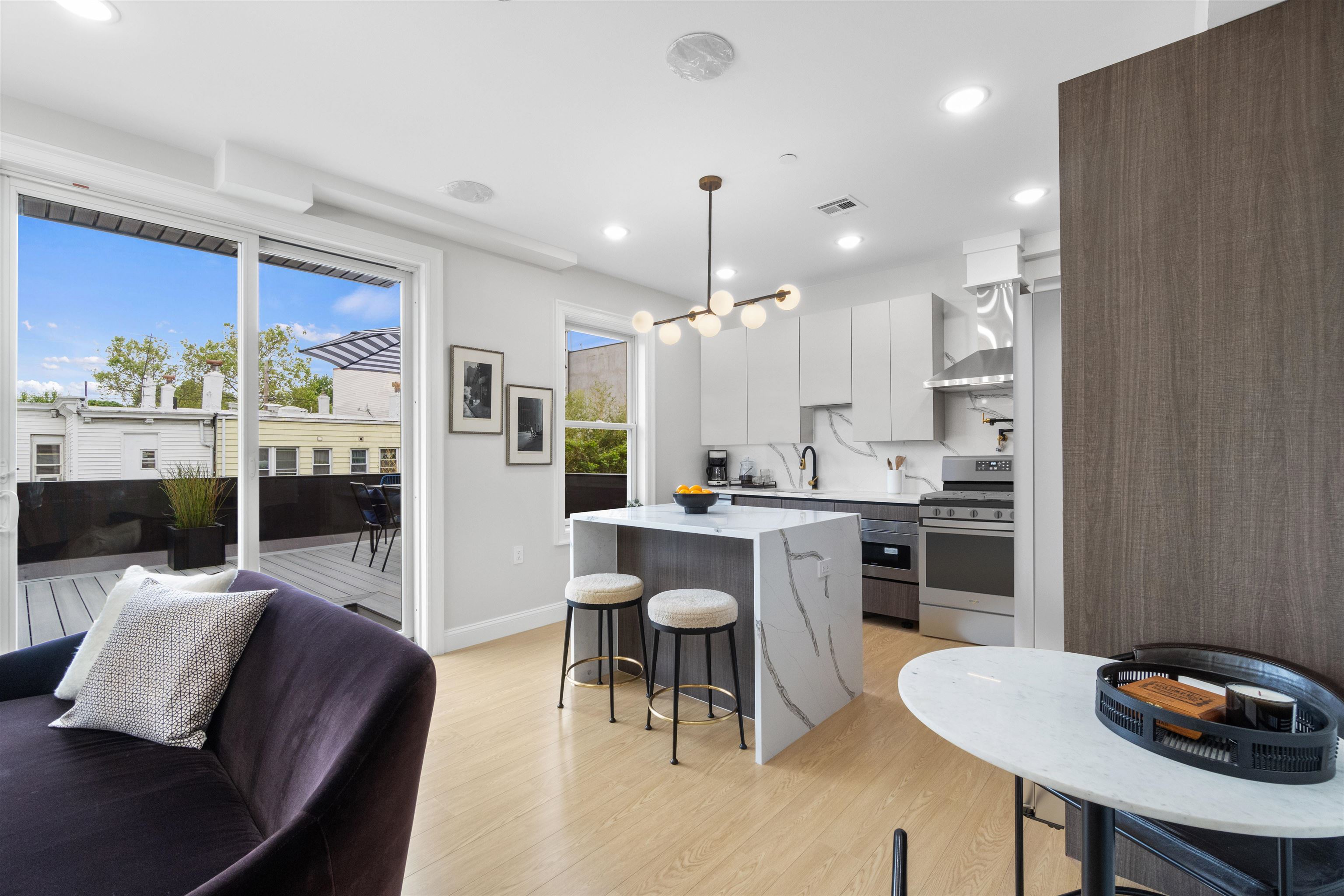 573 PALISADE AVE Unit: 2B