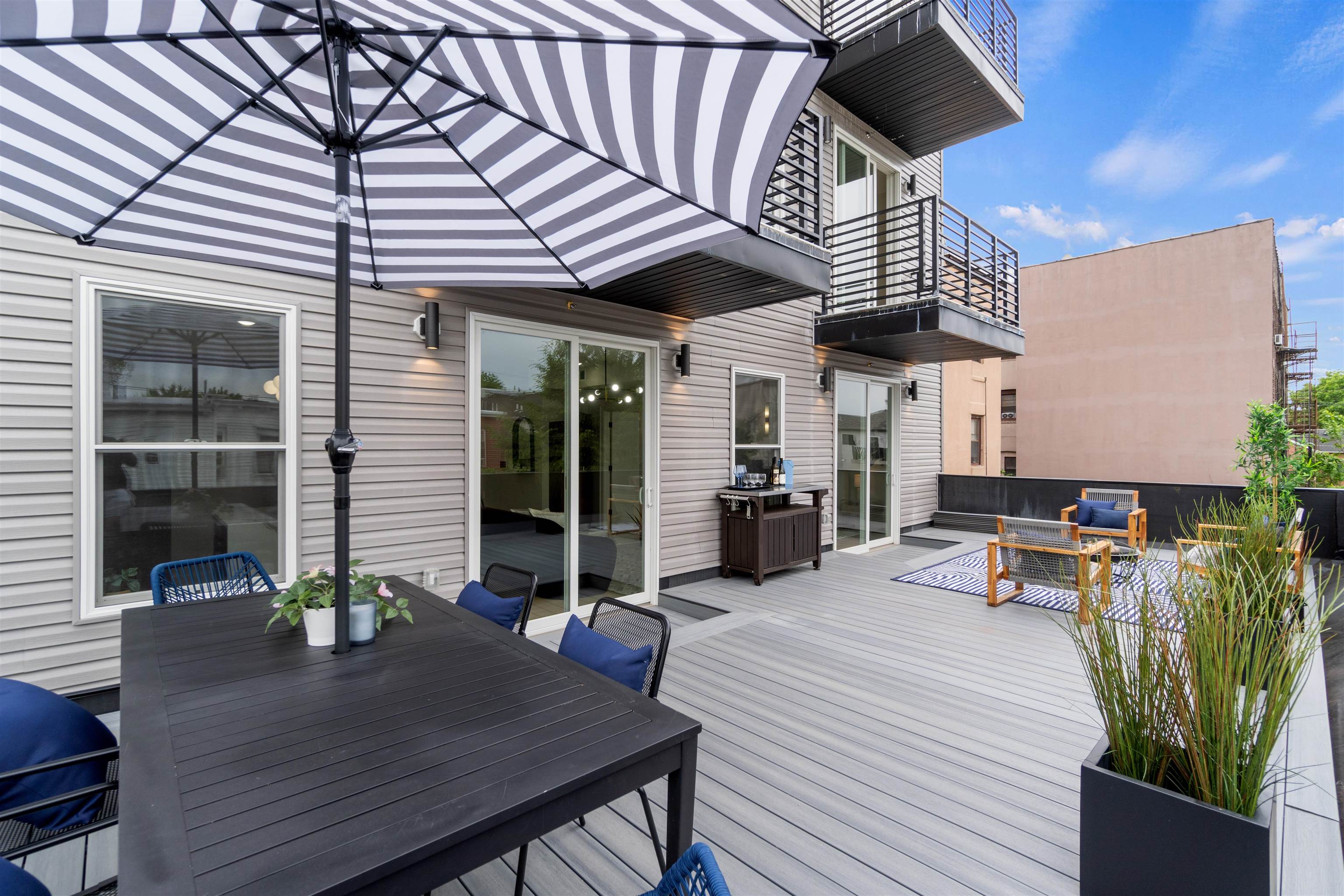 573 PALISADE AVE Unit: 2B