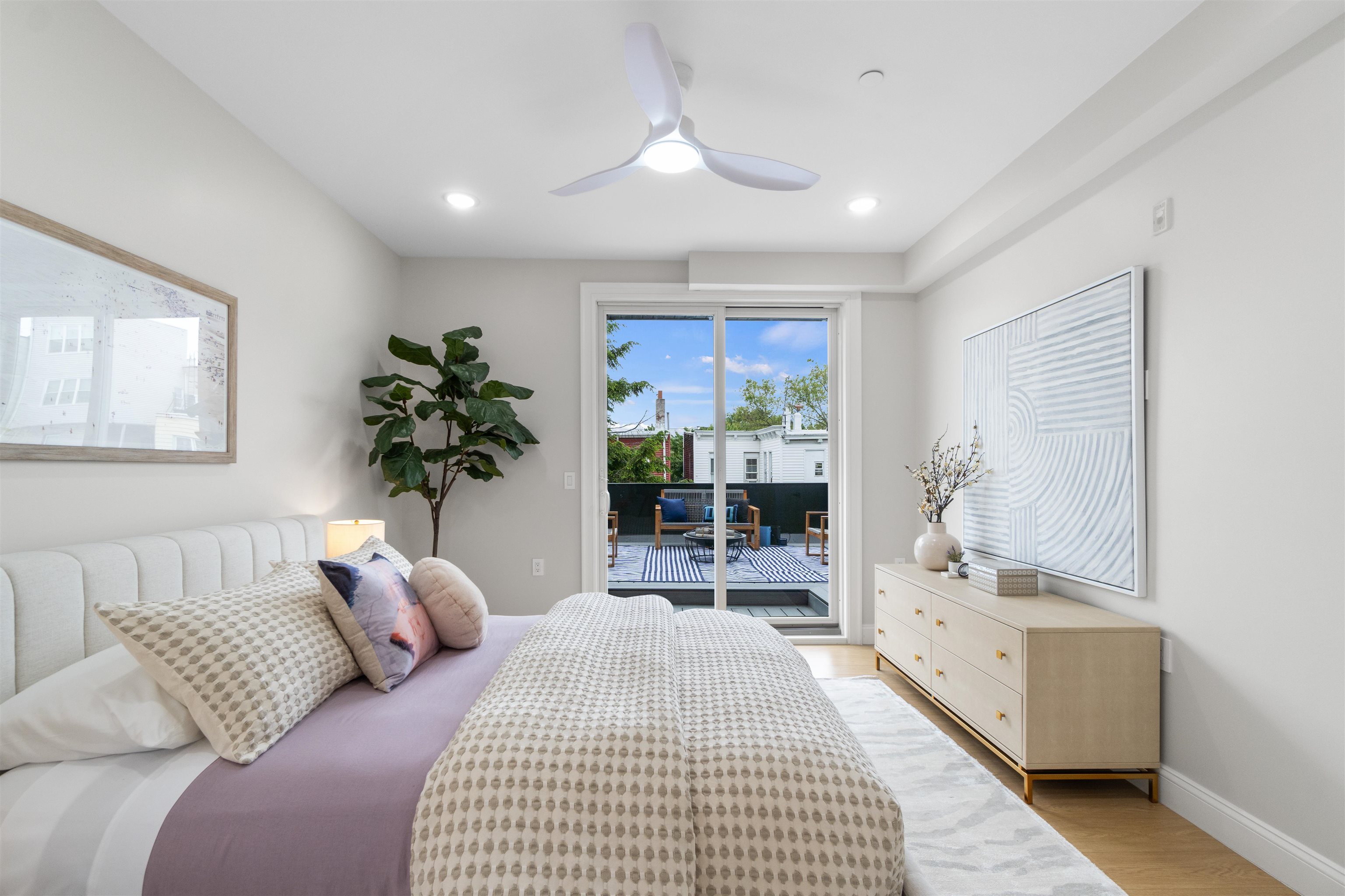 573 PALISADE AVE Unit: 2B