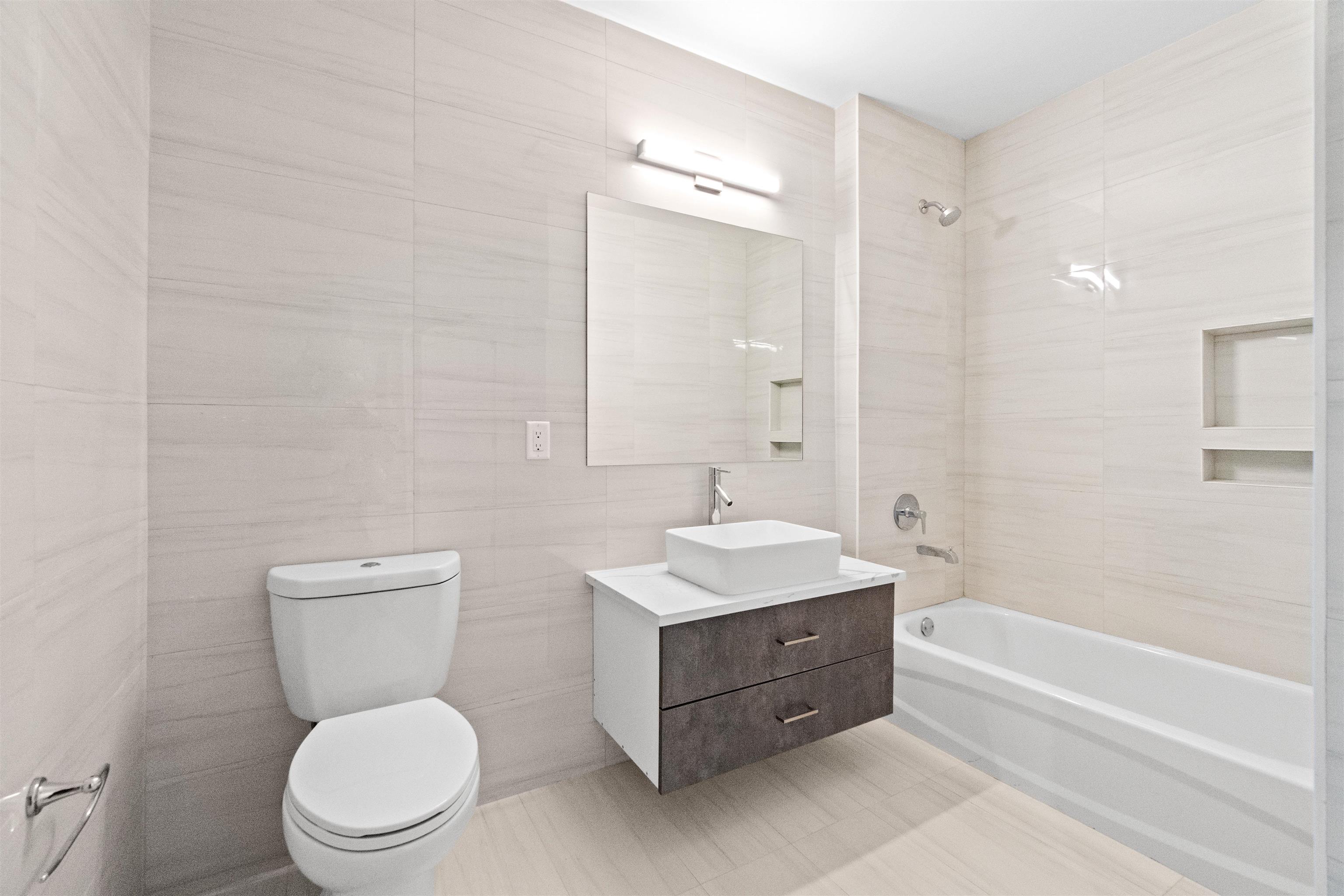 412 WHITON ST Unit: 306
