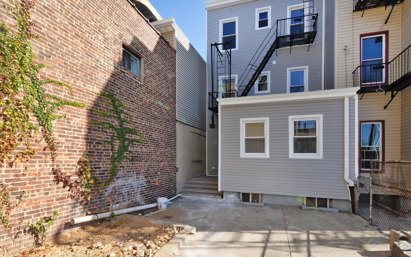 67 OAKLAND AVE Unit: 1