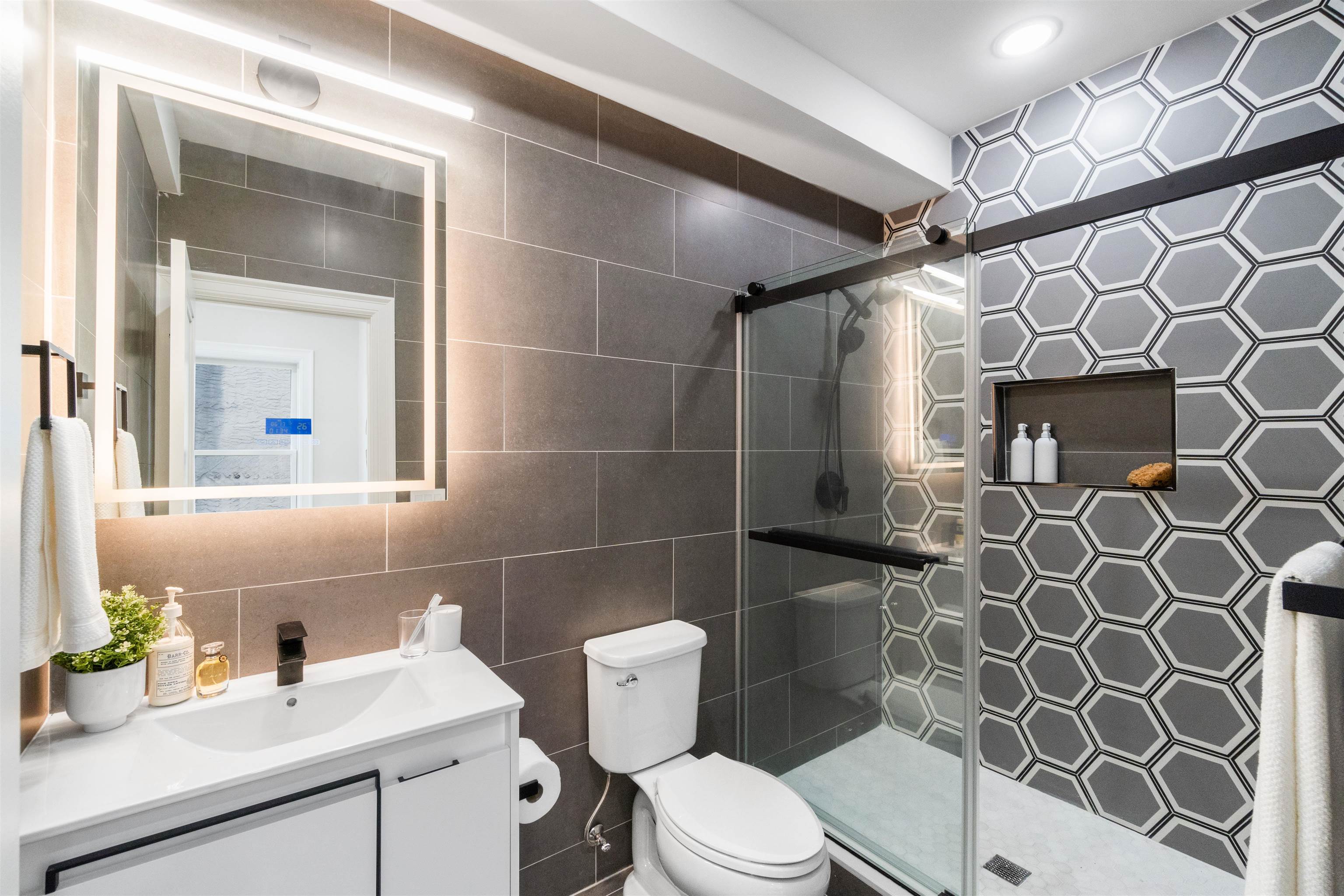 573 PALISADE AVE Unit: 4B