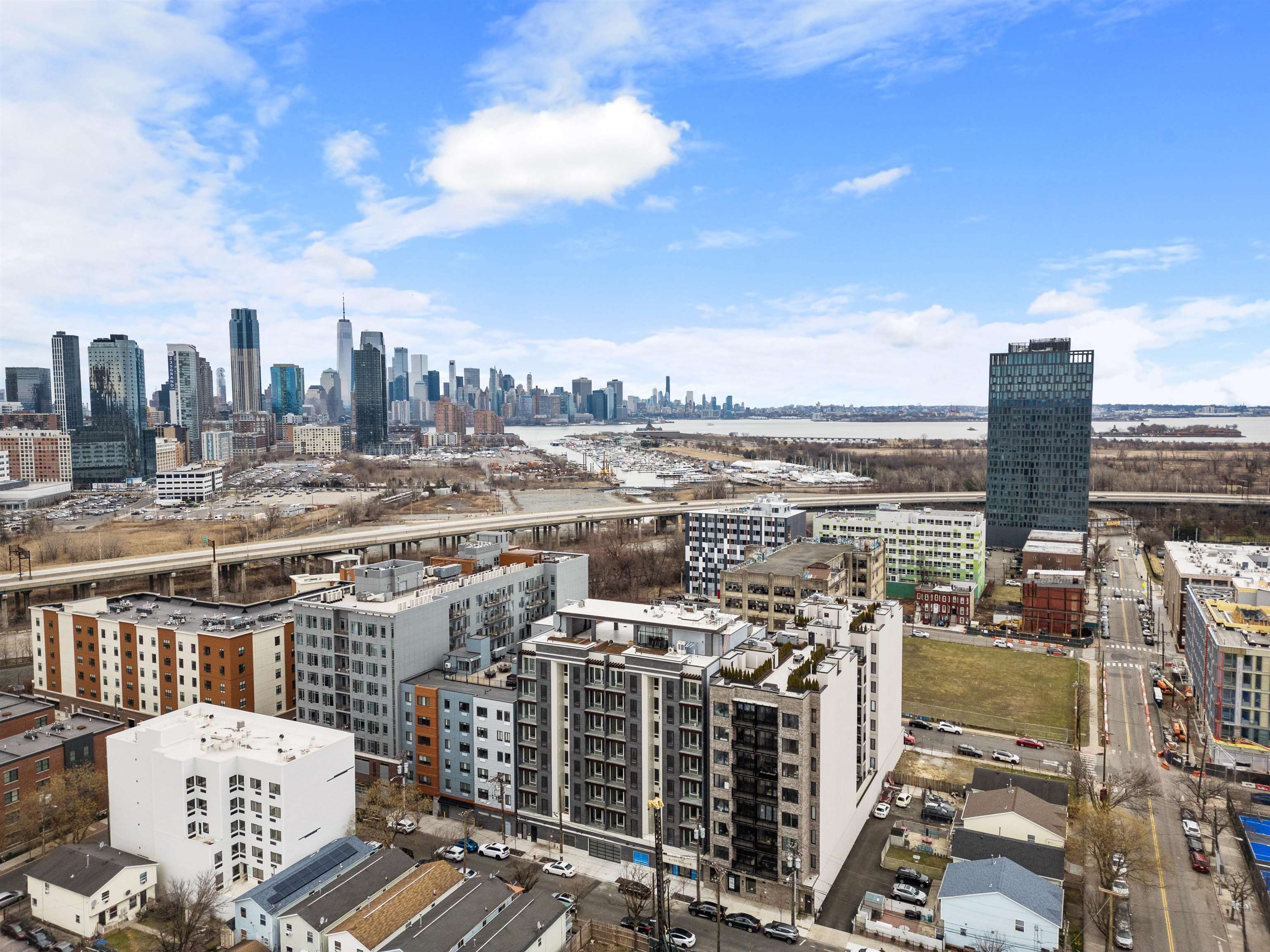 412 WHITON ST Unit: 607