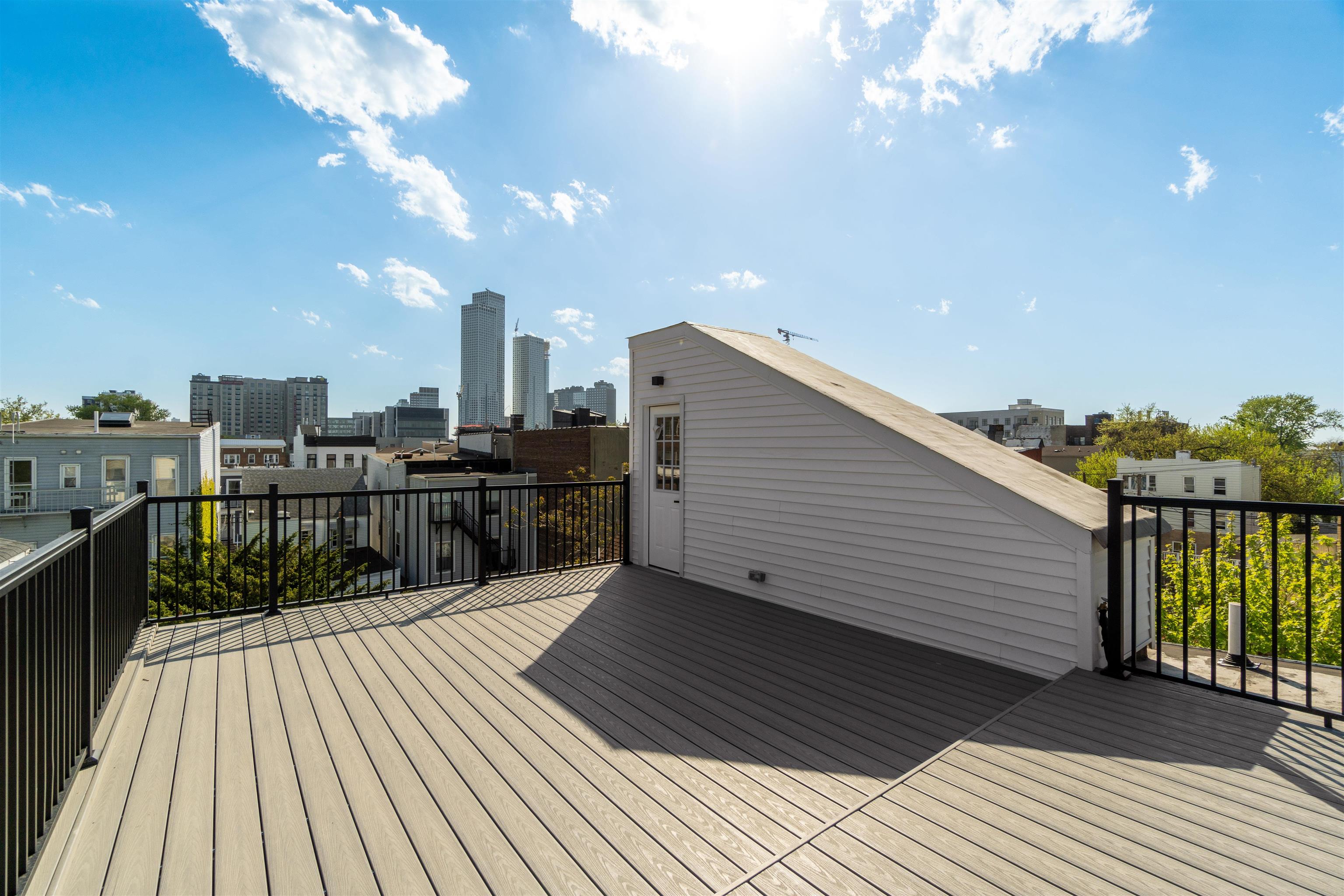 67 LAIDLAW AVE Unit: 2