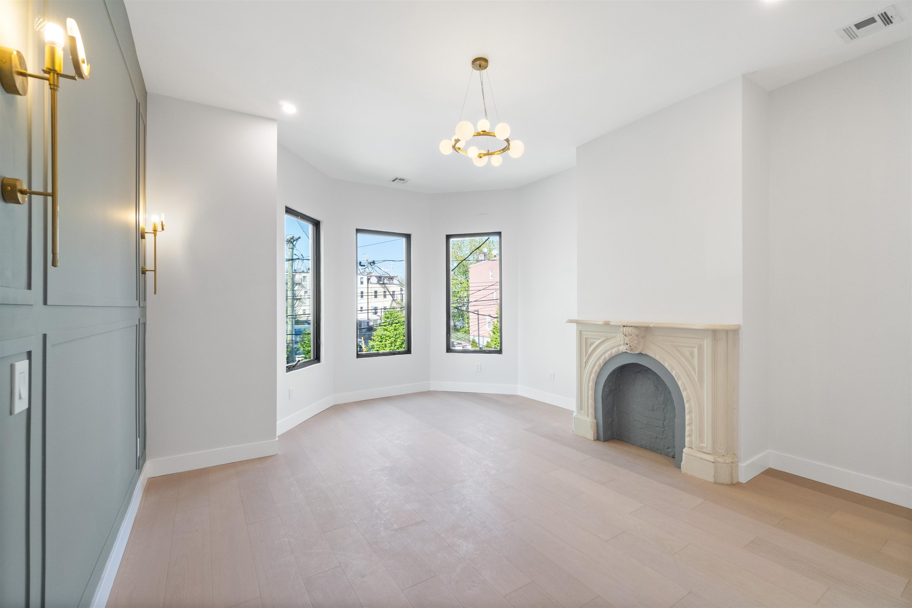 67 LAIDLAW AVE Unit: 2
