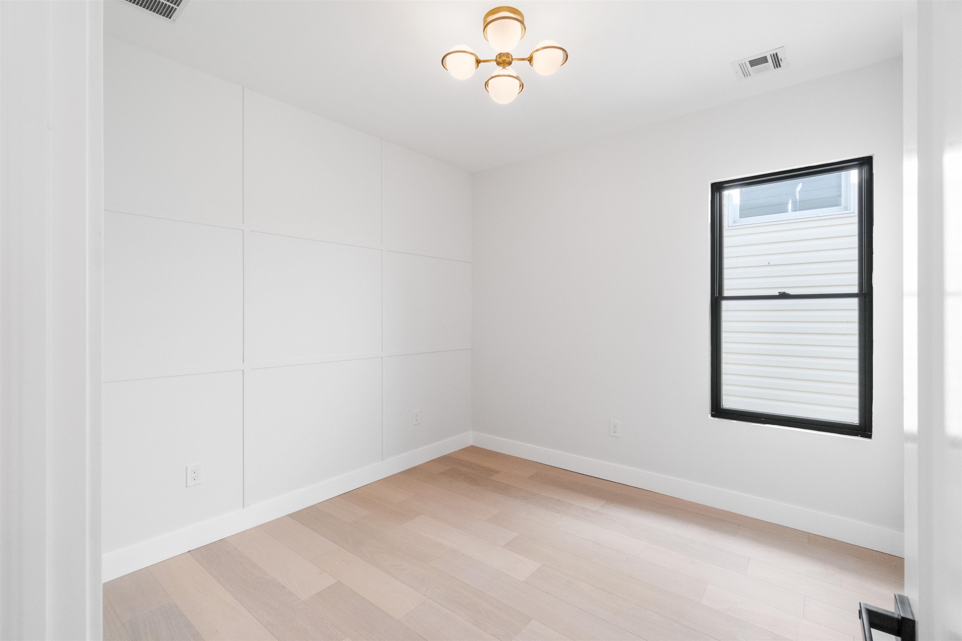 67 LAIDLAW AVE Unit: 2
