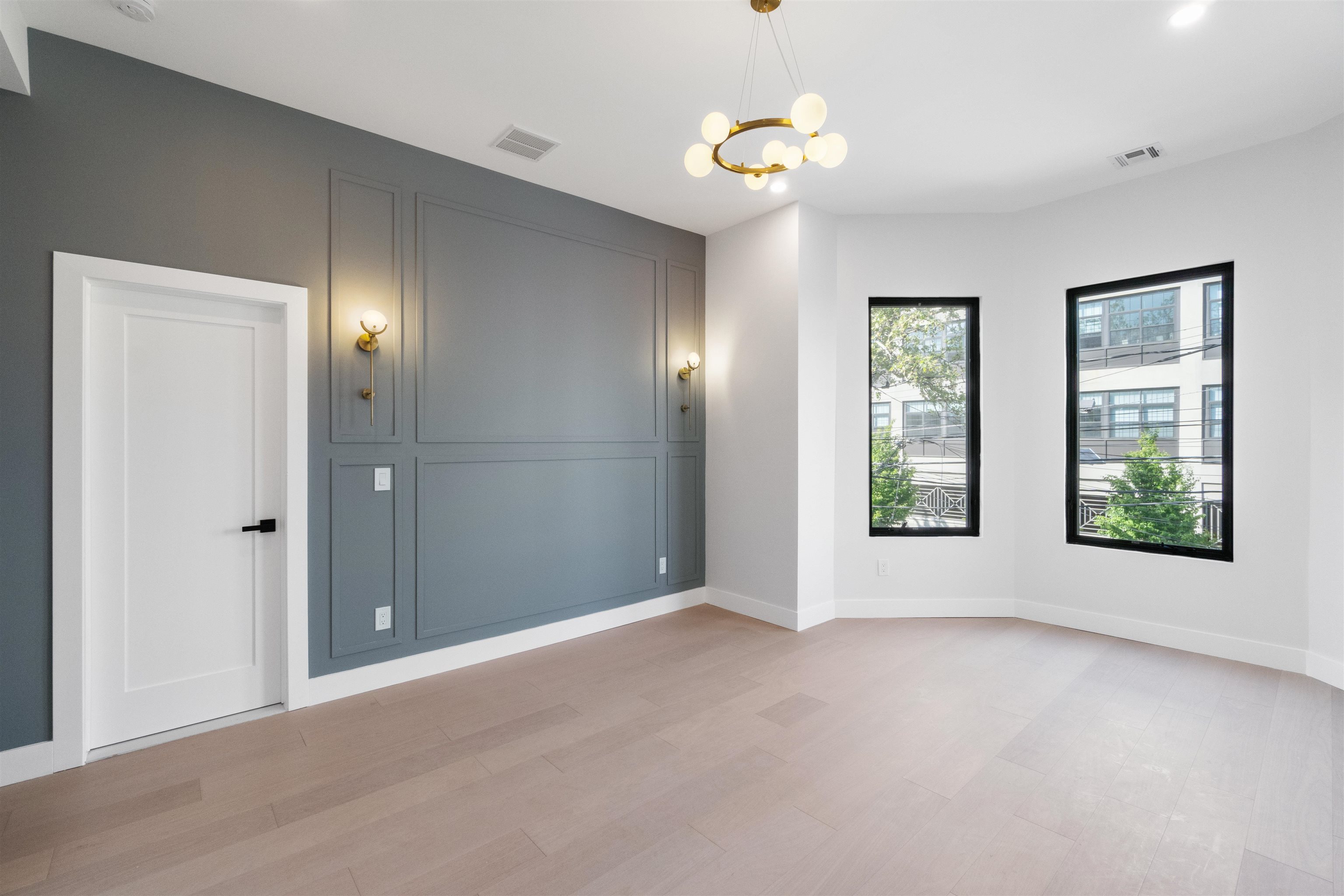 67 LAIDLAW AVE Unit: 2