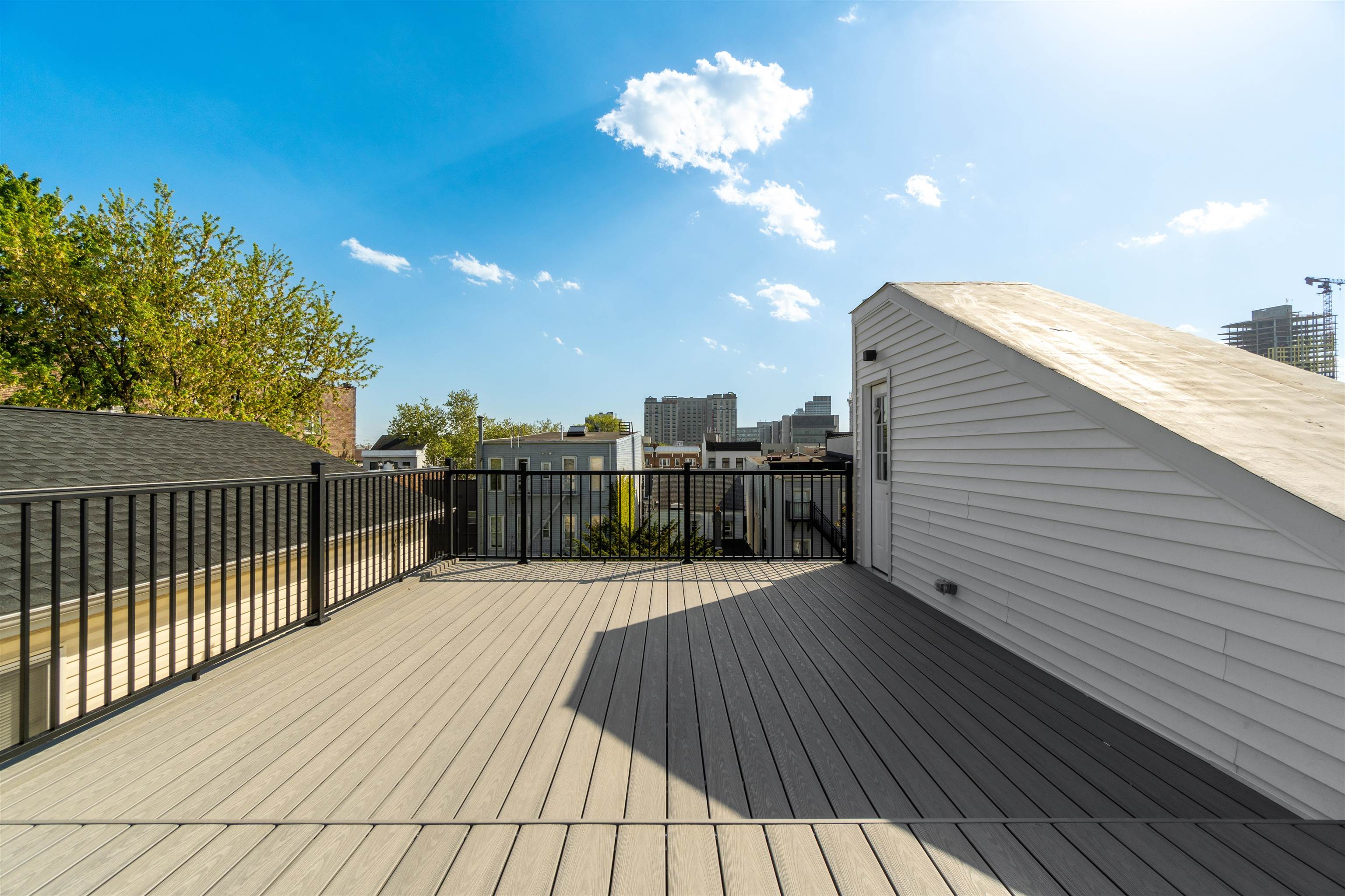 67 LAIDLAW AVE Unit: 2