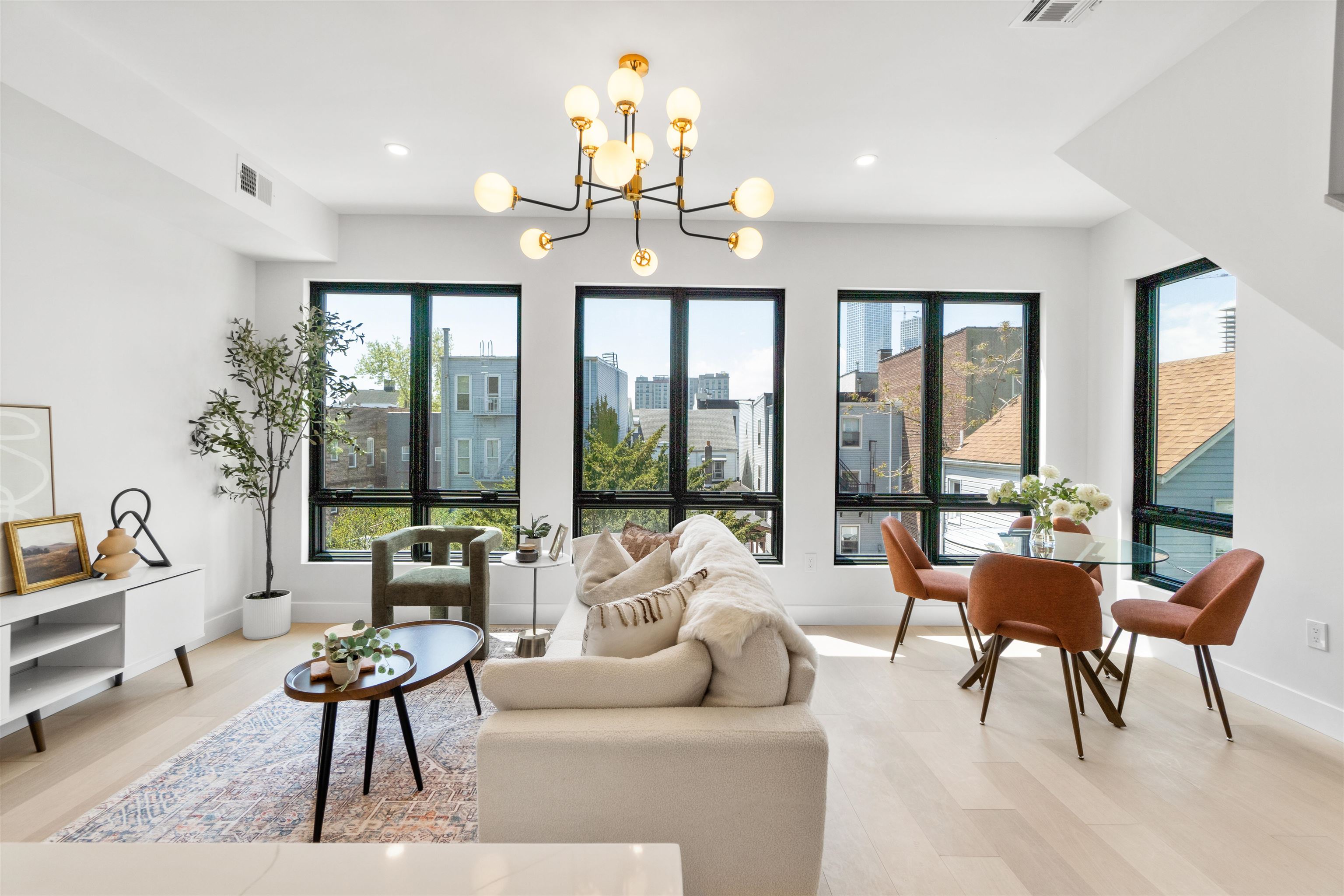 67 LAIDLAW AVE Unit: 2