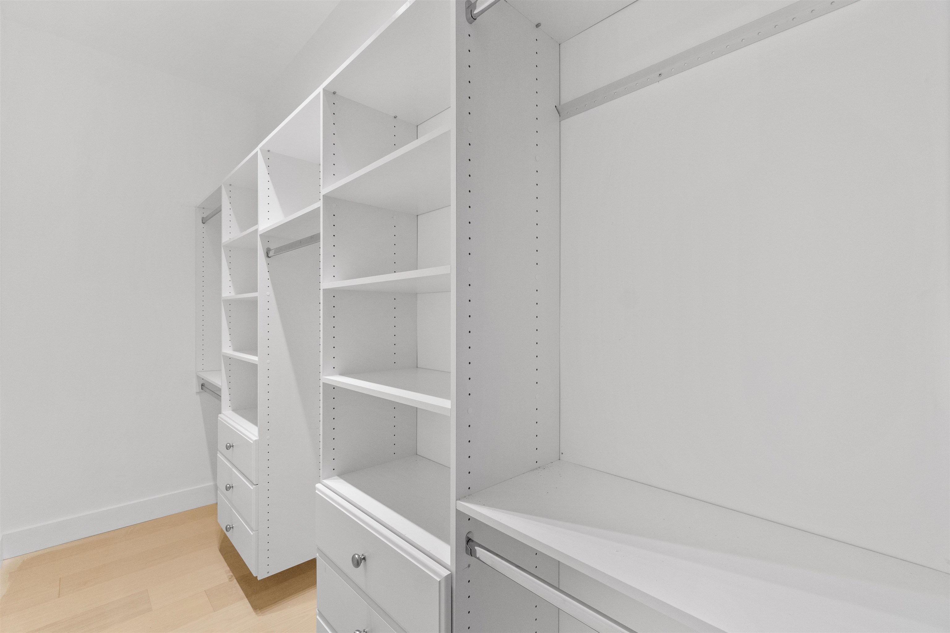 67 LAIDLAW AVE Unit: 2