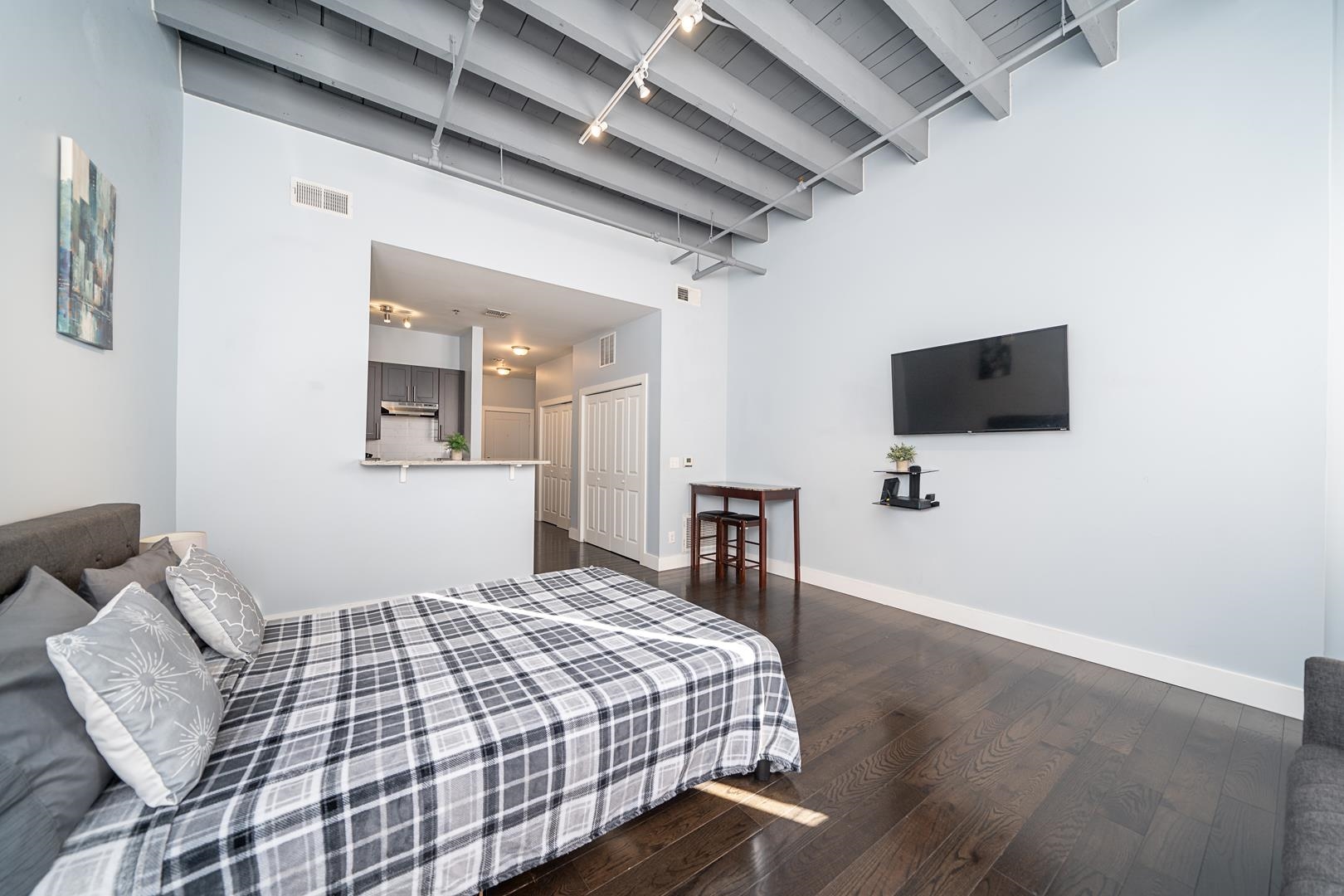 235 ORIENT AVE Unit: 9