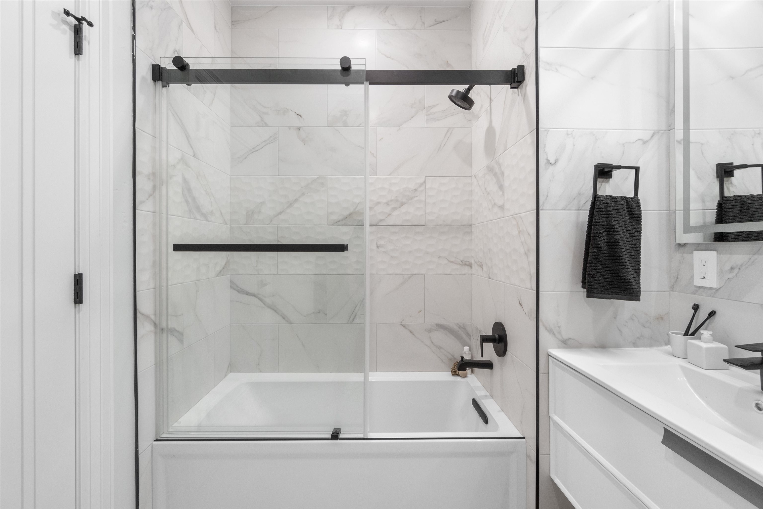 573 PALISADE AVE Unit: 3B