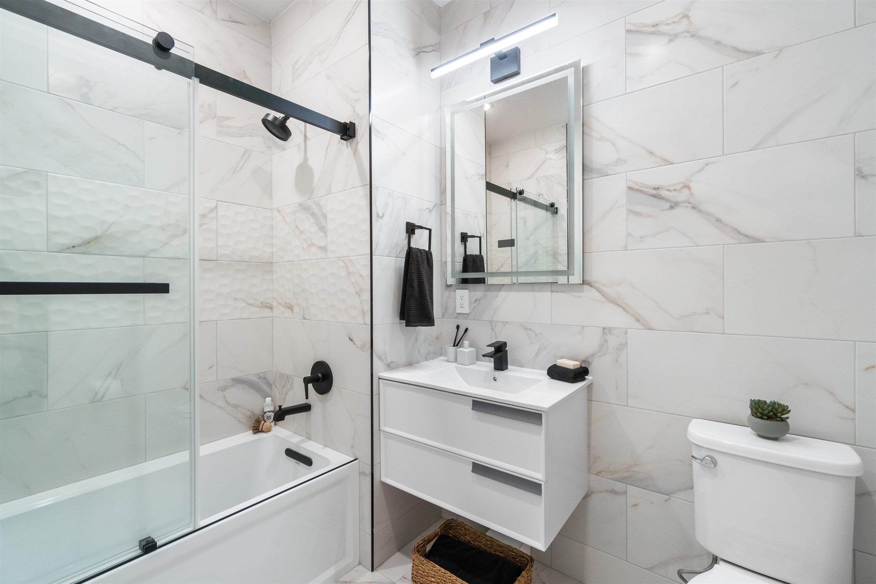 573 PALISADE AVE Unit: 3B