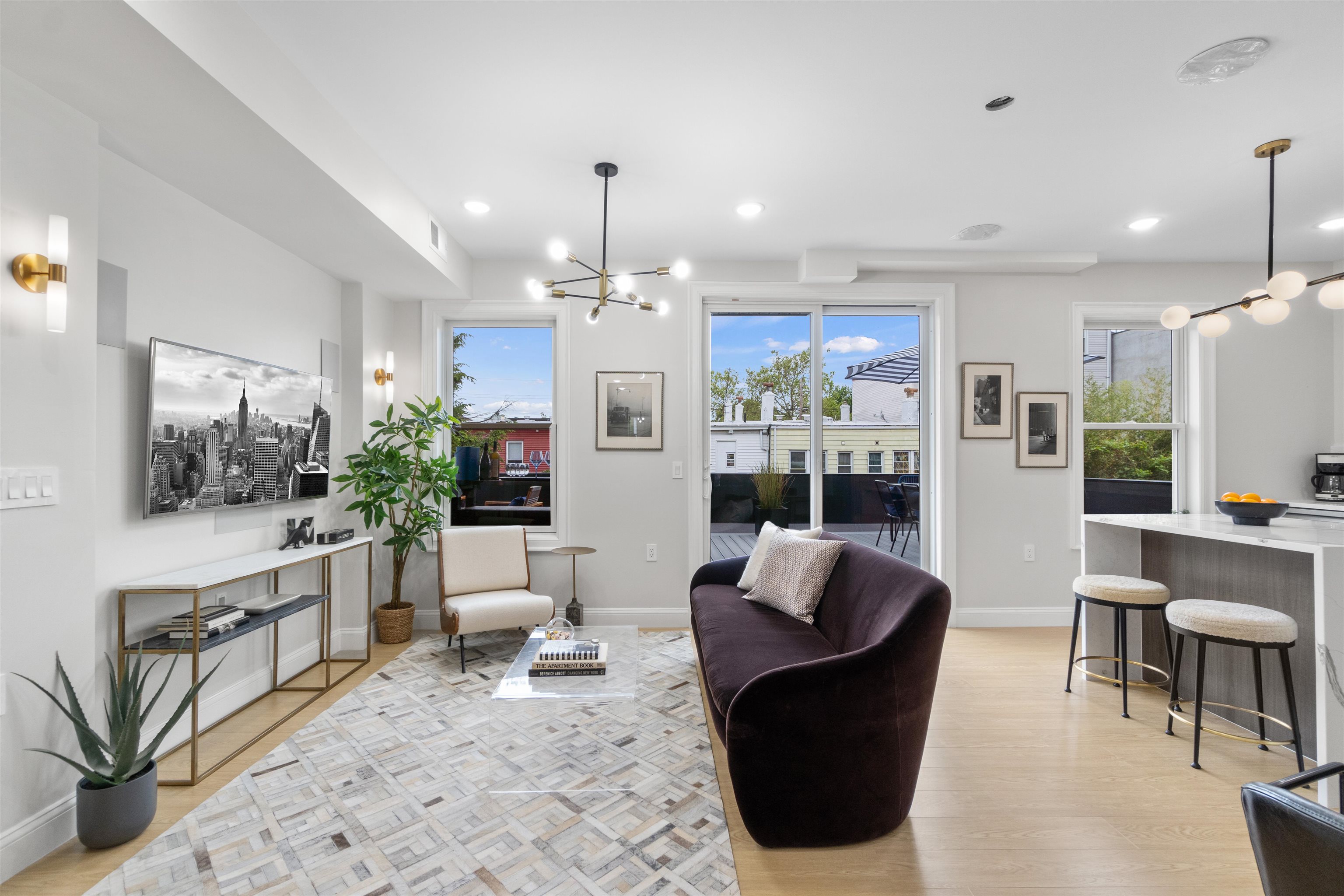 573 PALISADE AVE Unit: 3B