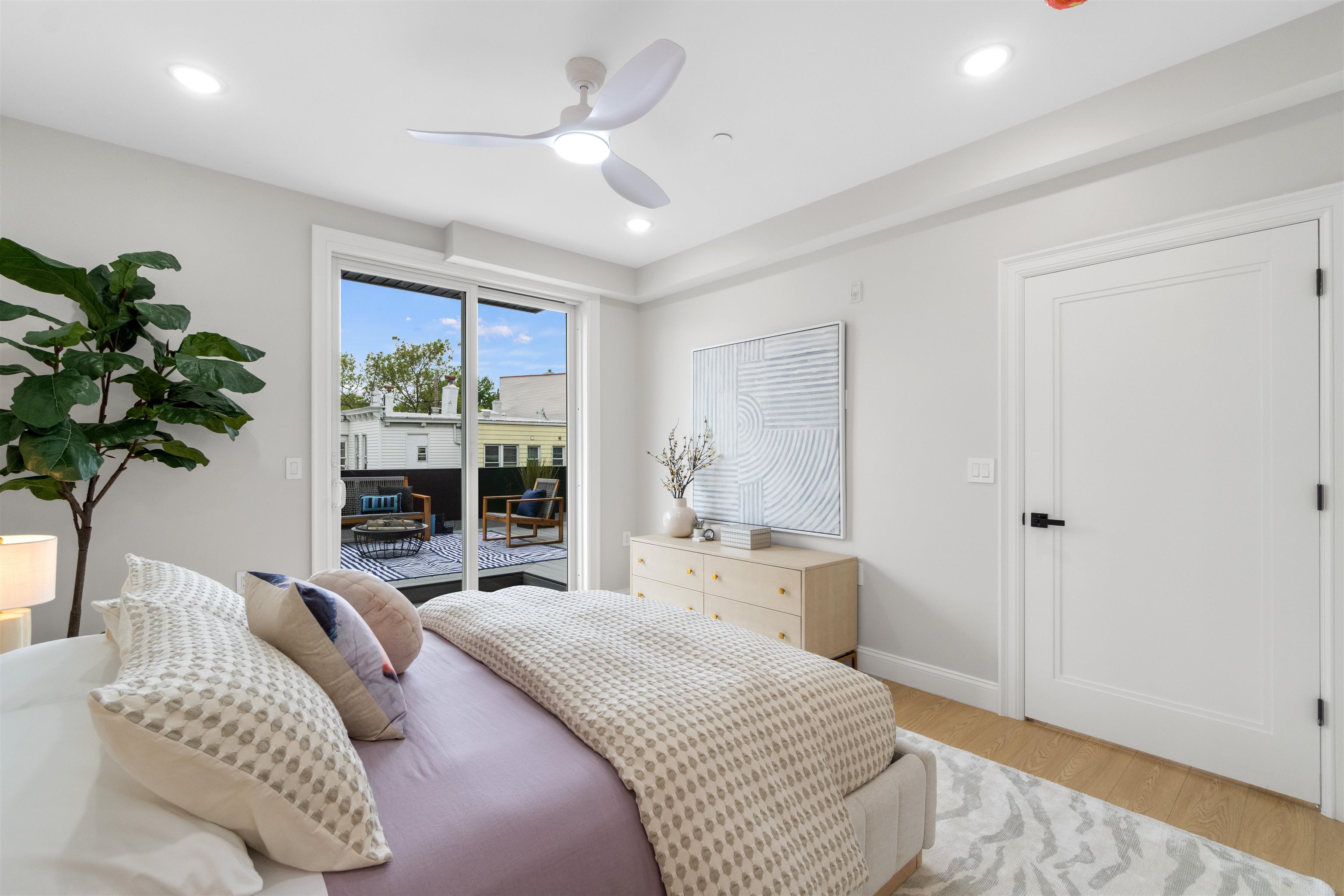 573 PALISADE AVE Unit: 3B