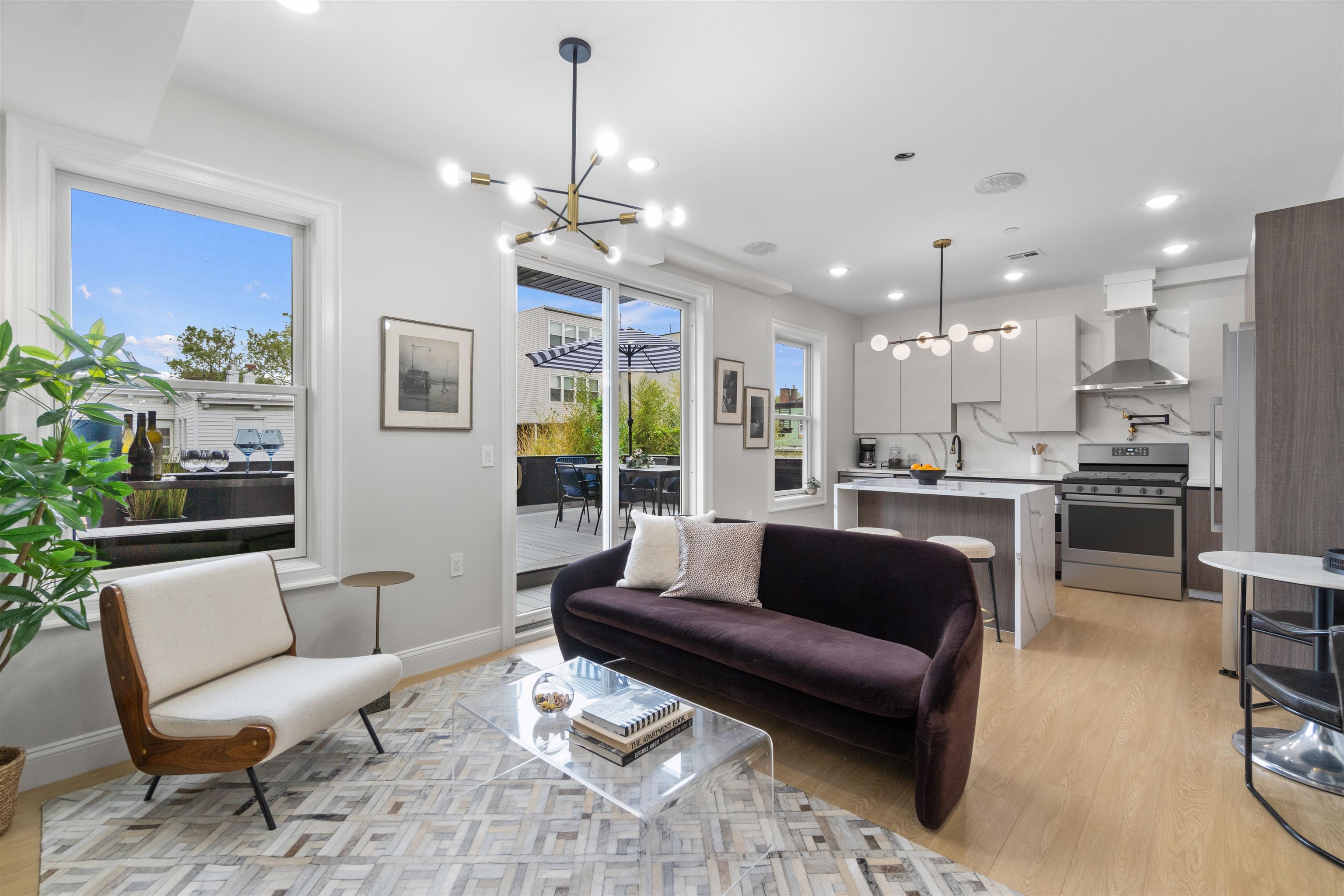 573 PALISADE AVE Unit: 3B