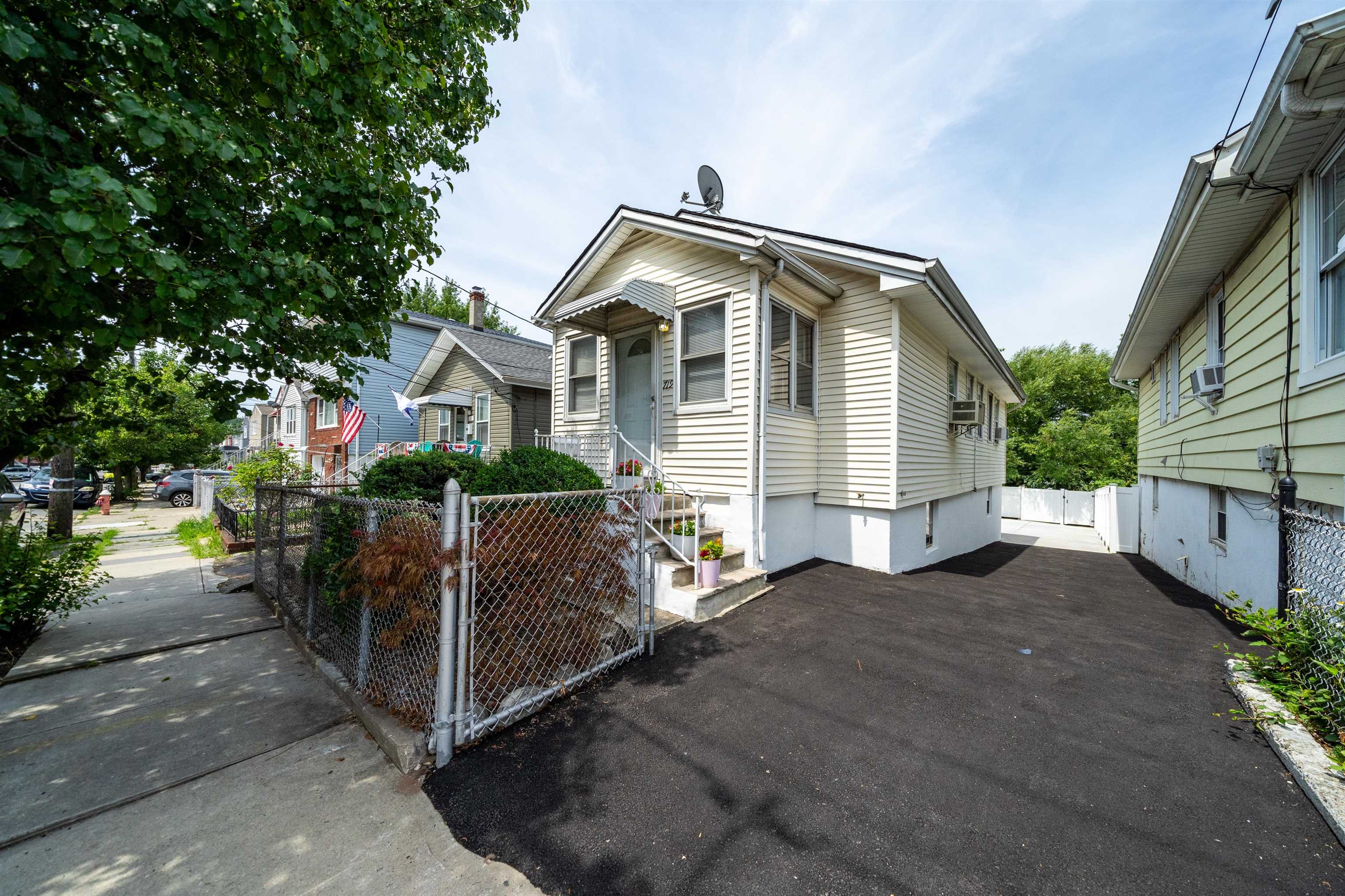 719 LIBERTY AVE