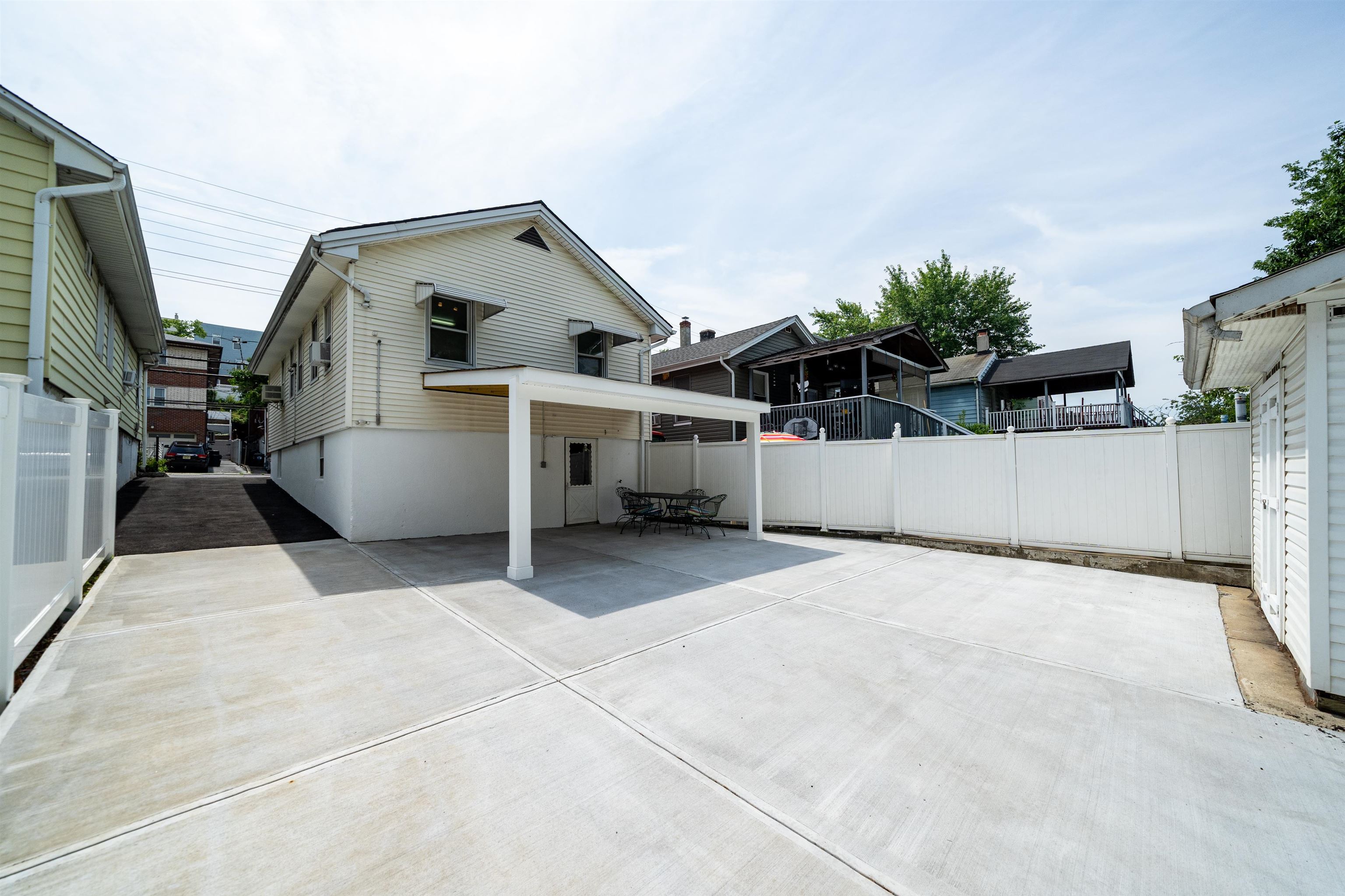 719 LIBERTY AVE