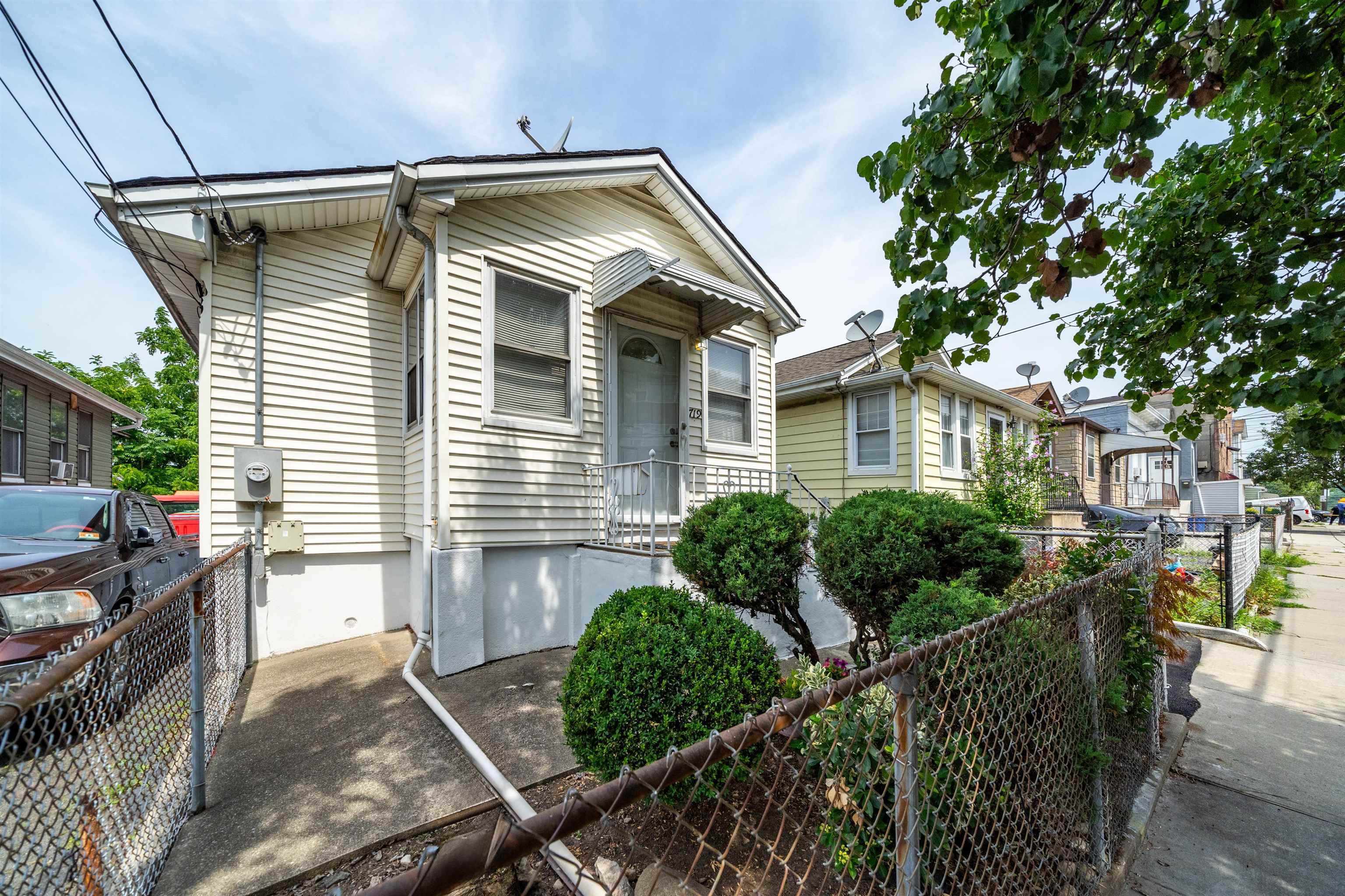719 LIBERTY AVE