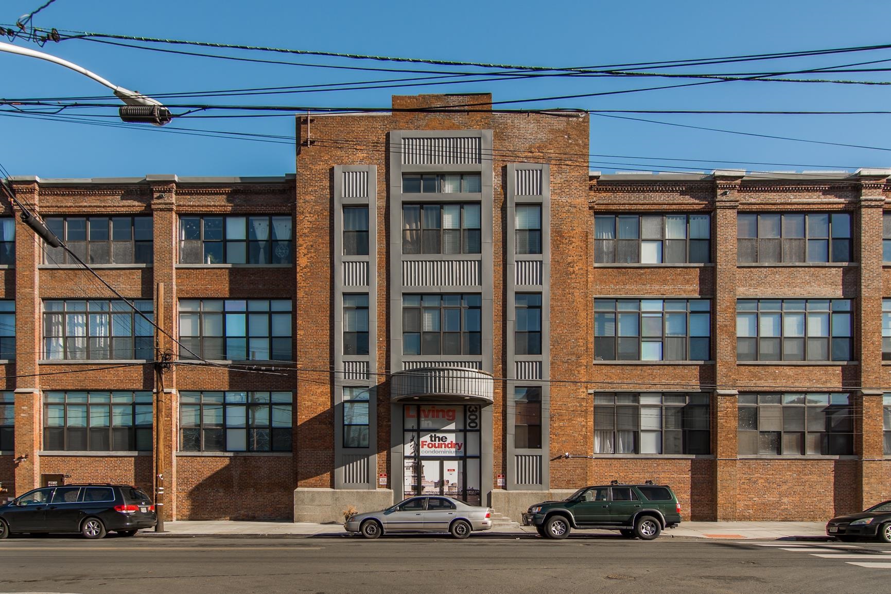300 COMMUNIPAW AVE Unit: 106