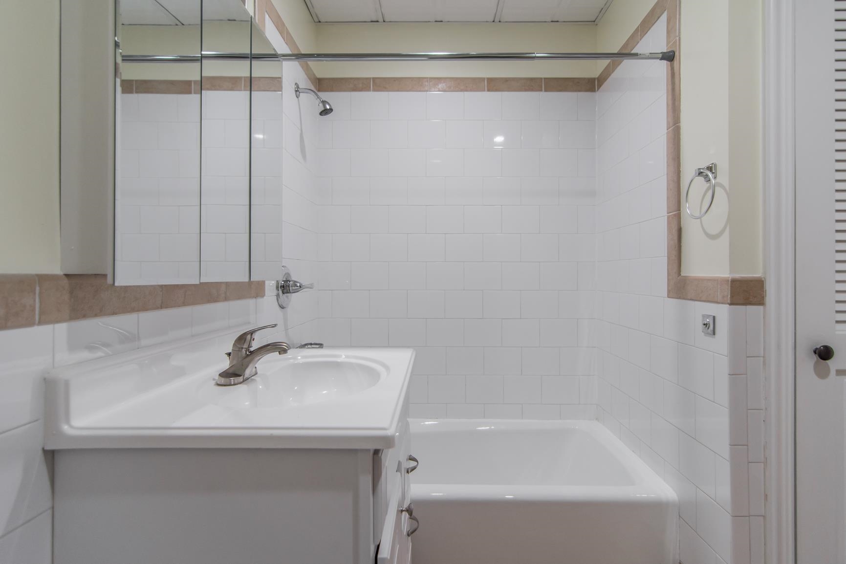 300 COMMUNIPAW AVE Unit: 106