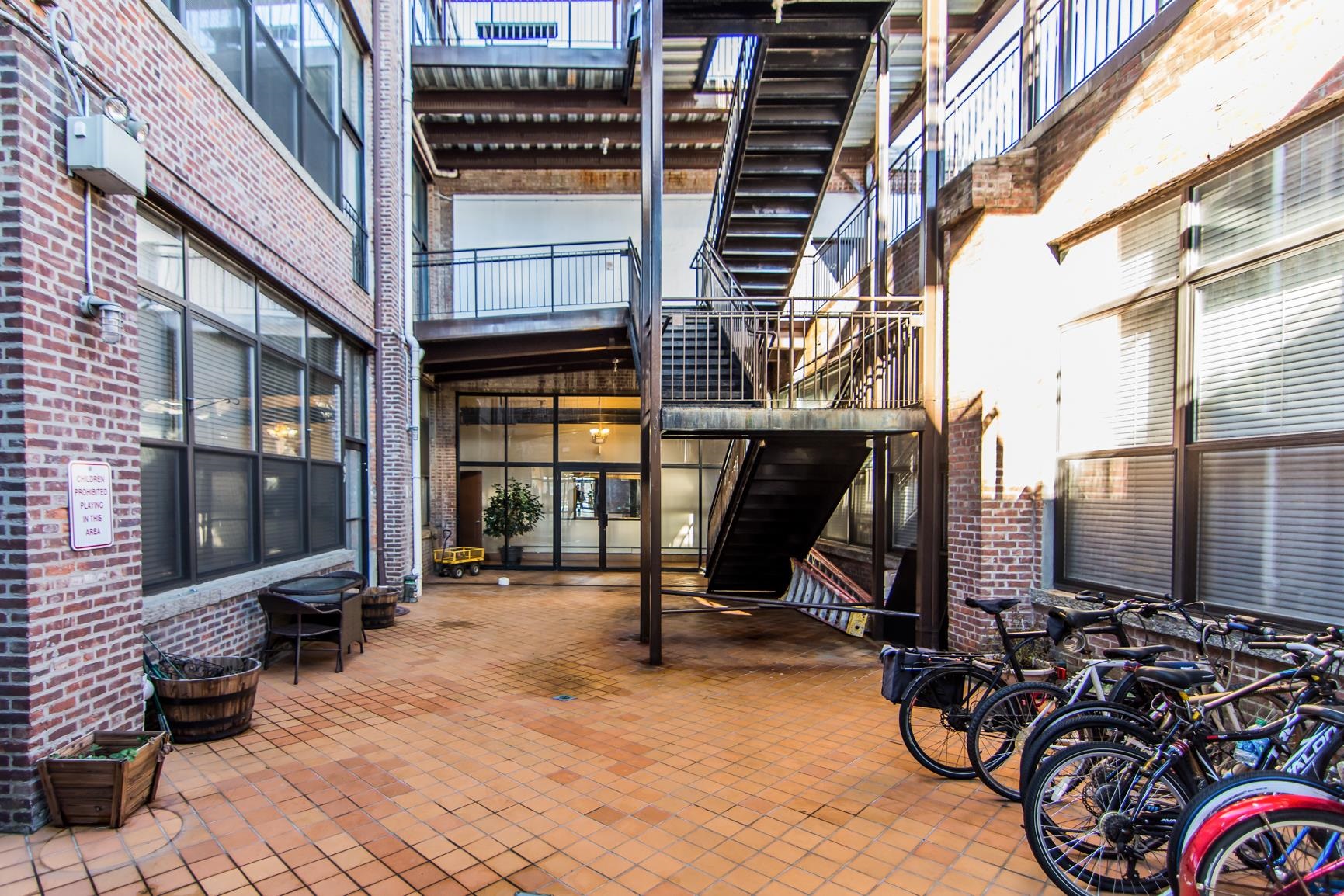 300 COMMUNIPAW AVE Unit: 106