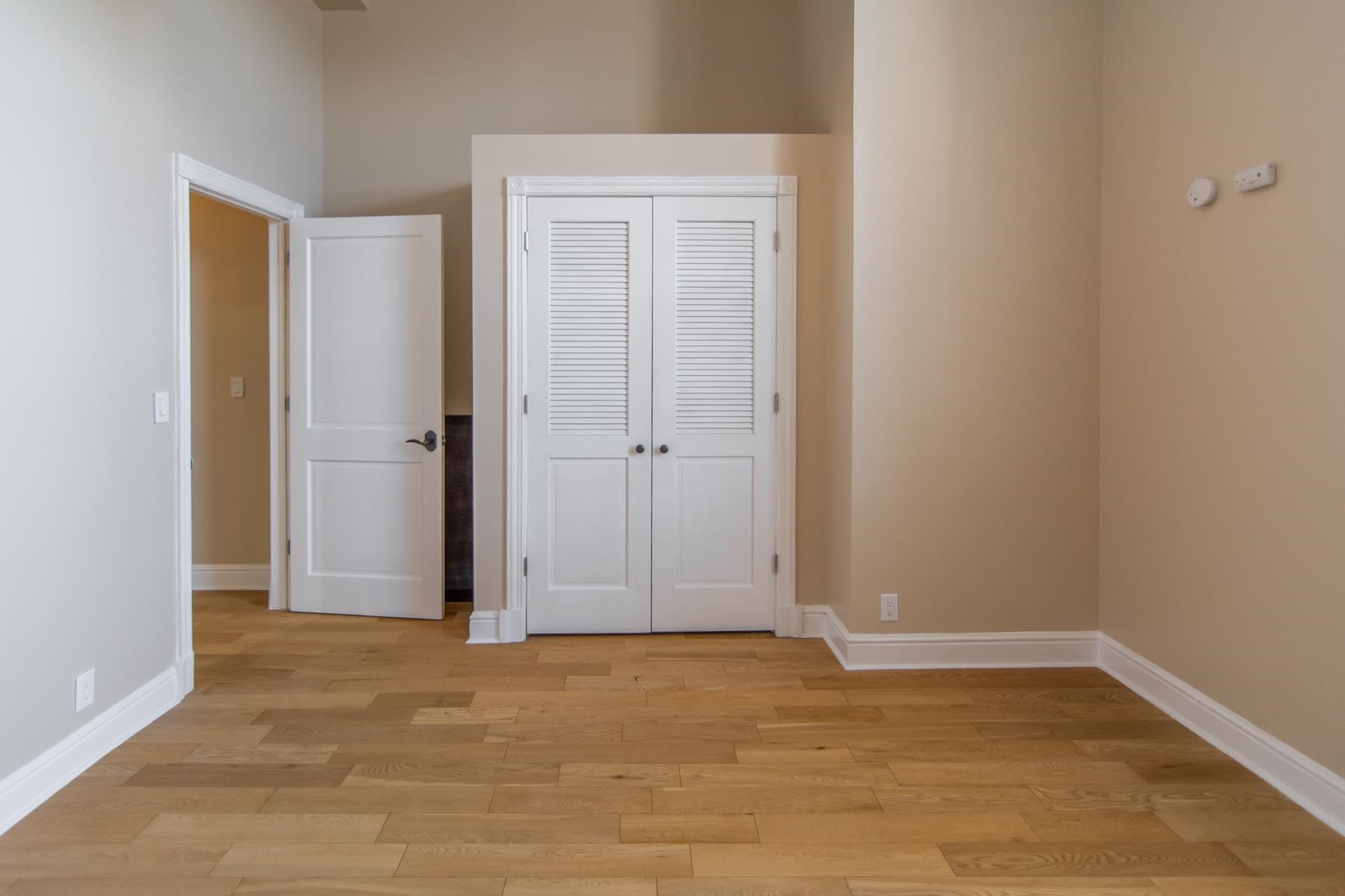 300 COMMUNIPAW AVE Unit: 106