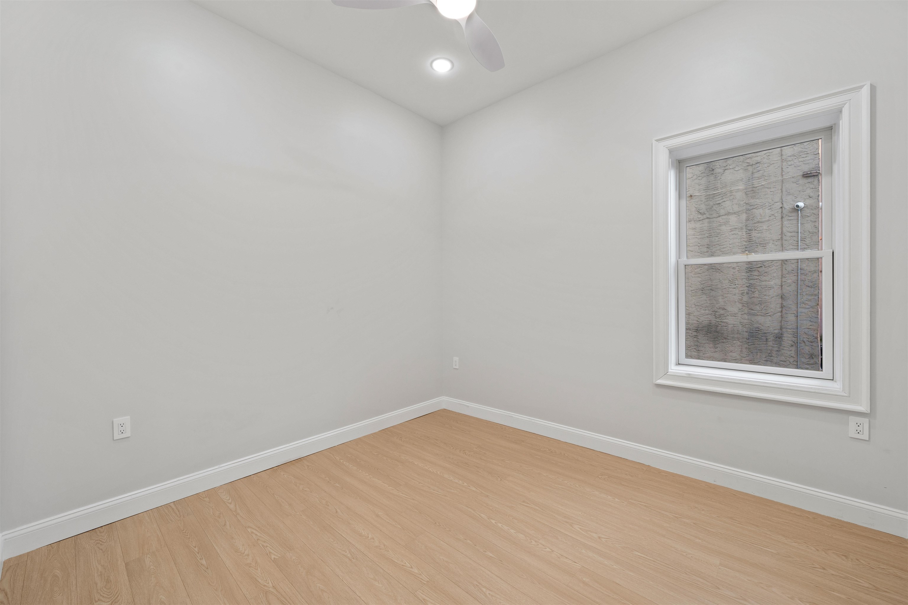 573 PALISADE AVE Unit: 1B