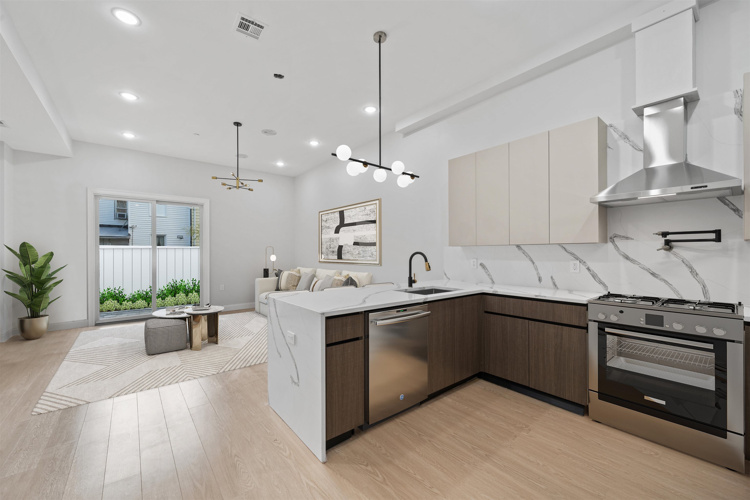 573 PALISADE AVE Unit: 1B