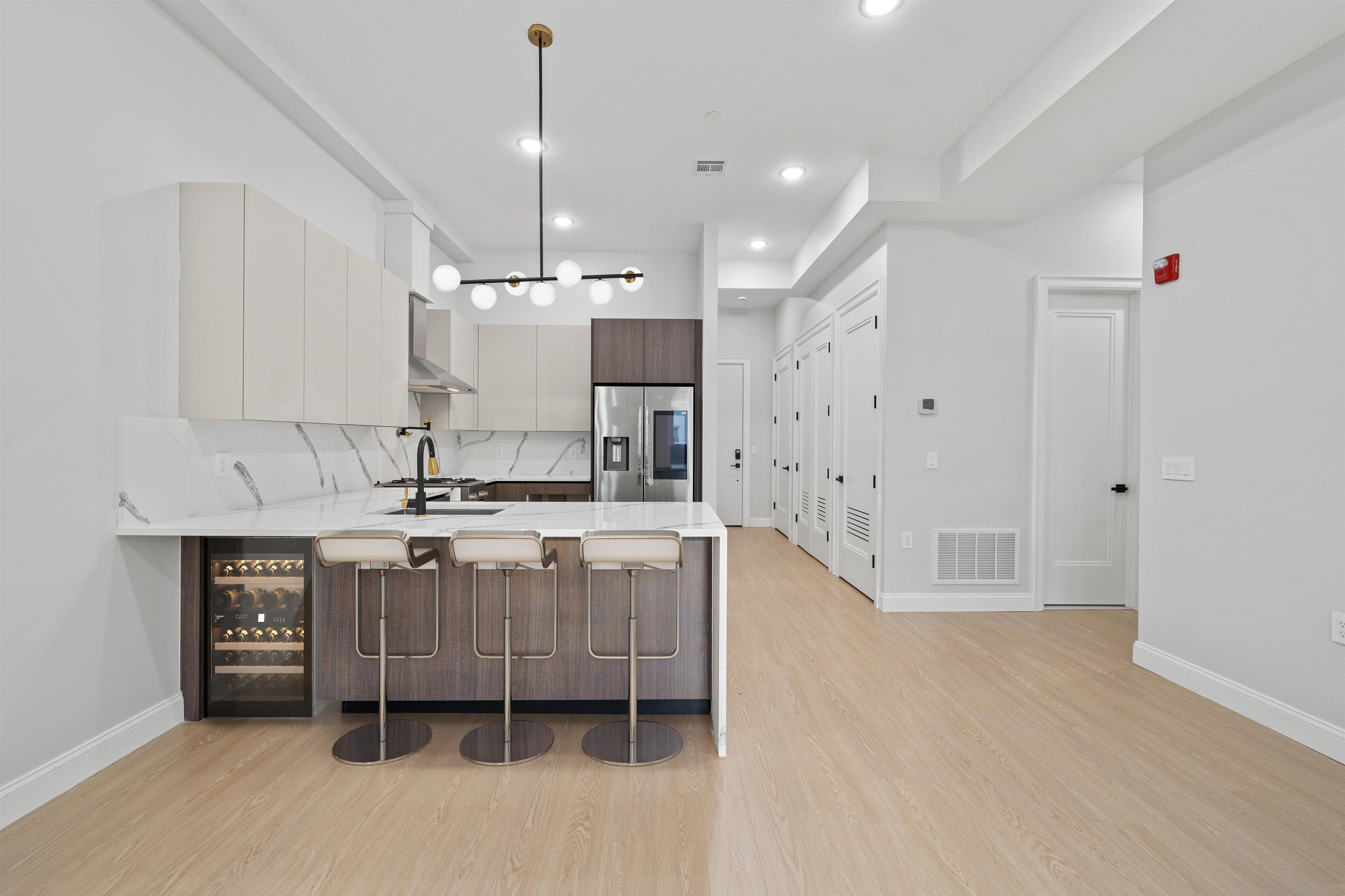573 PALISADE AVE Unit: 1B