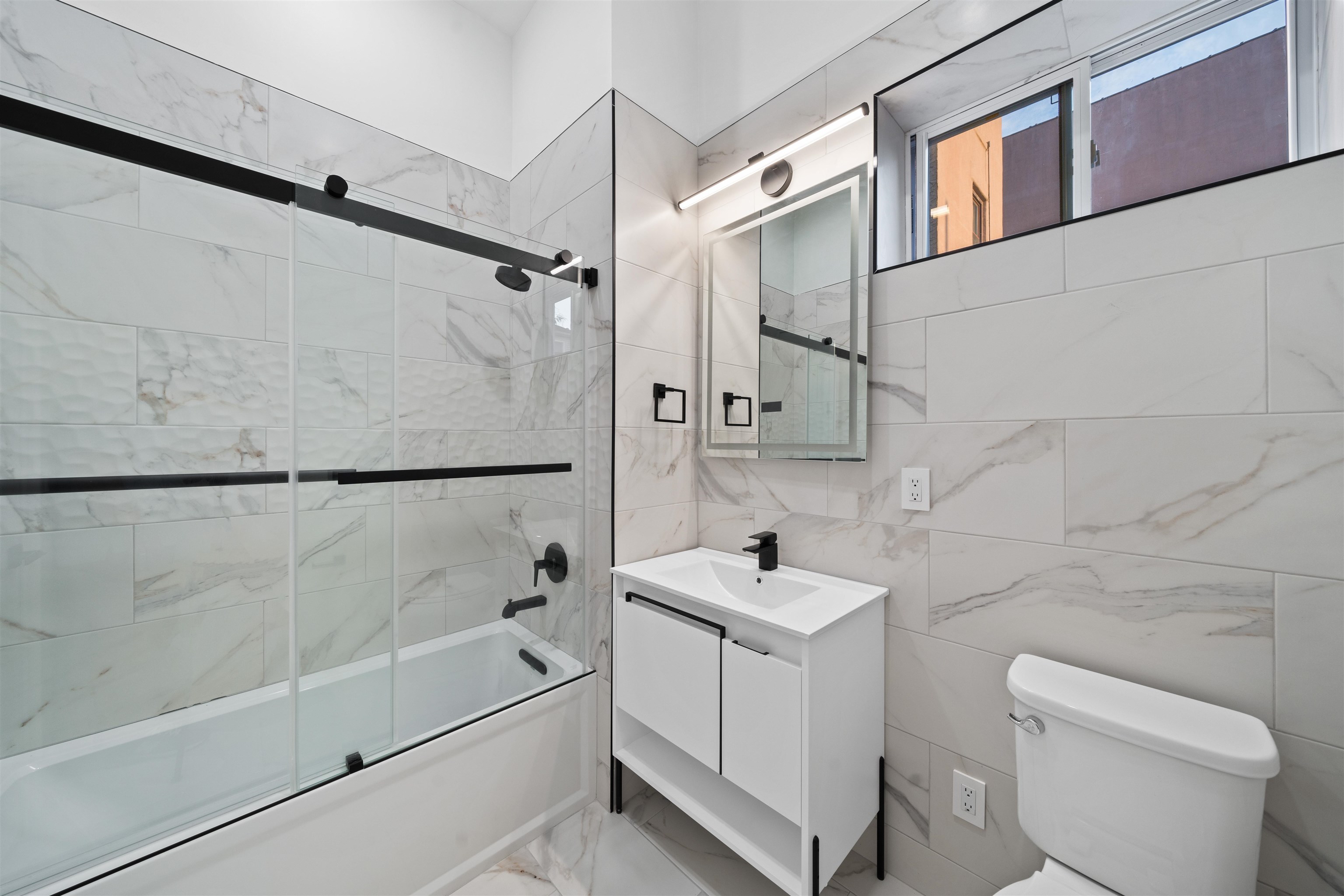 573 PALISADE AVE Unit: 1B