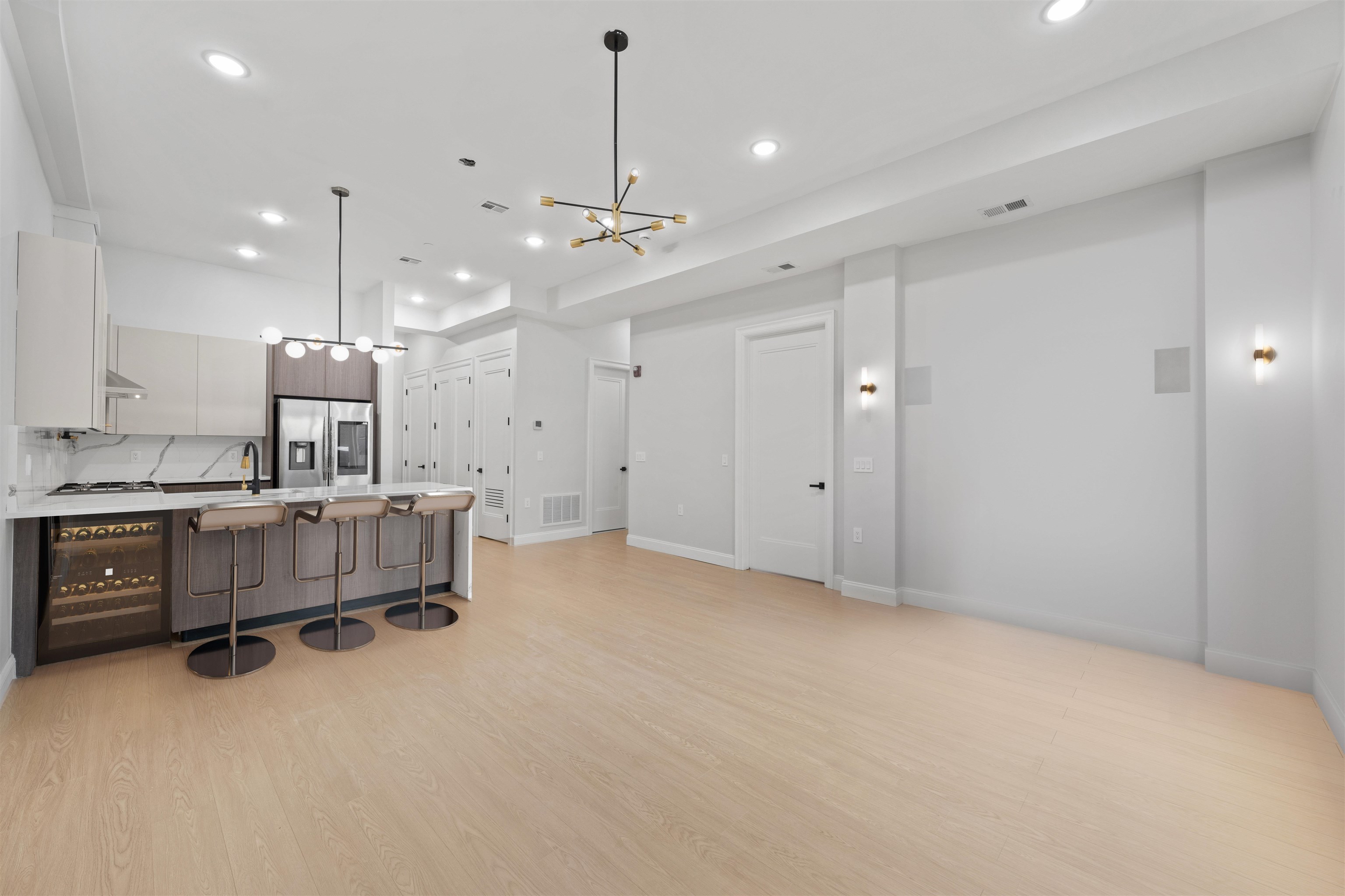 573 PALISADE AVE Unit: 1B