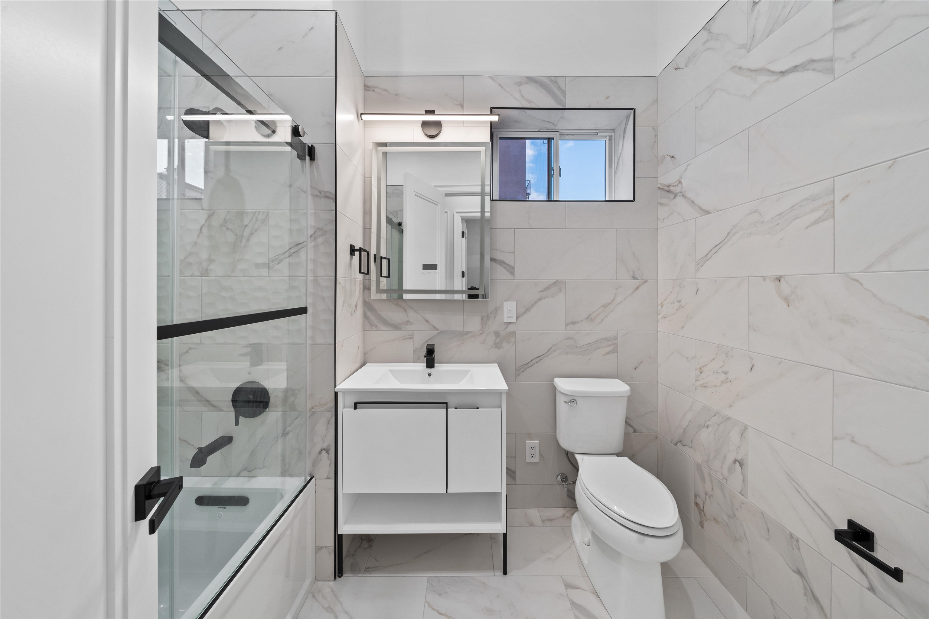 573 PALISADE AVE Unit: 1B