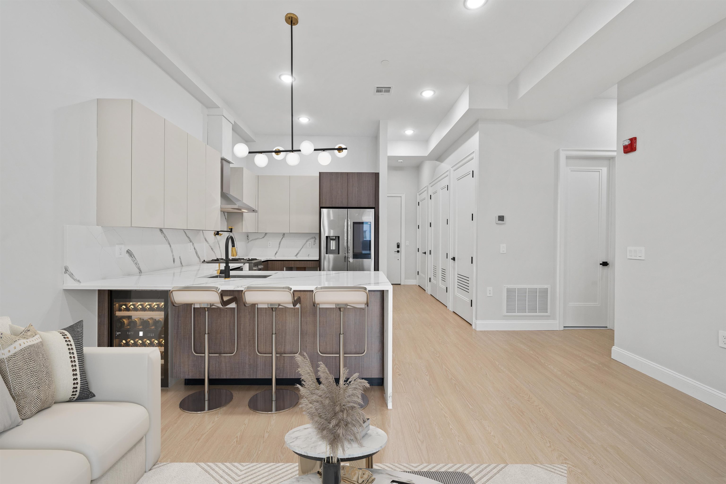 573 PALISADE AVE Unit: 1B