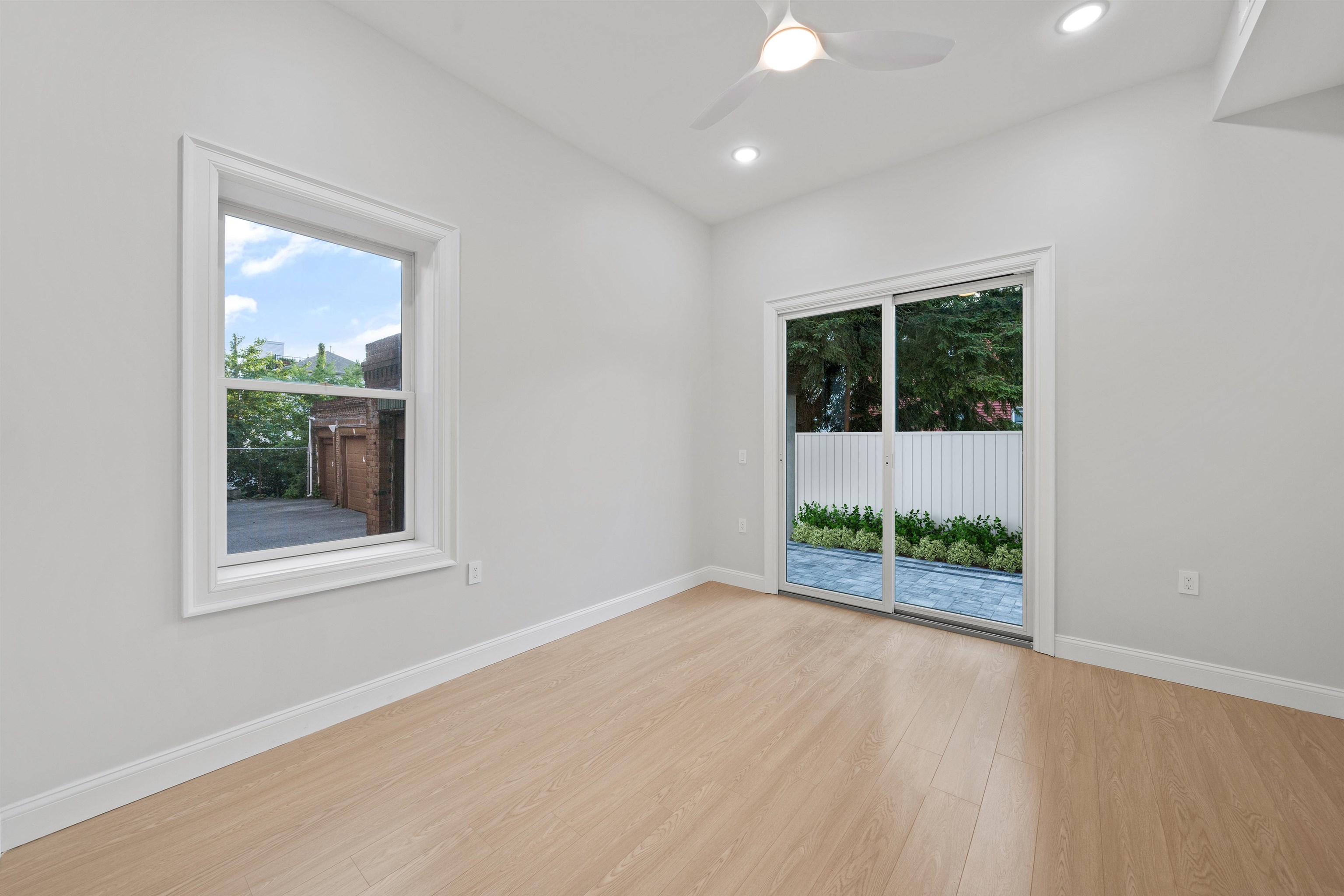573 PALISADE AVE Unit: 1B