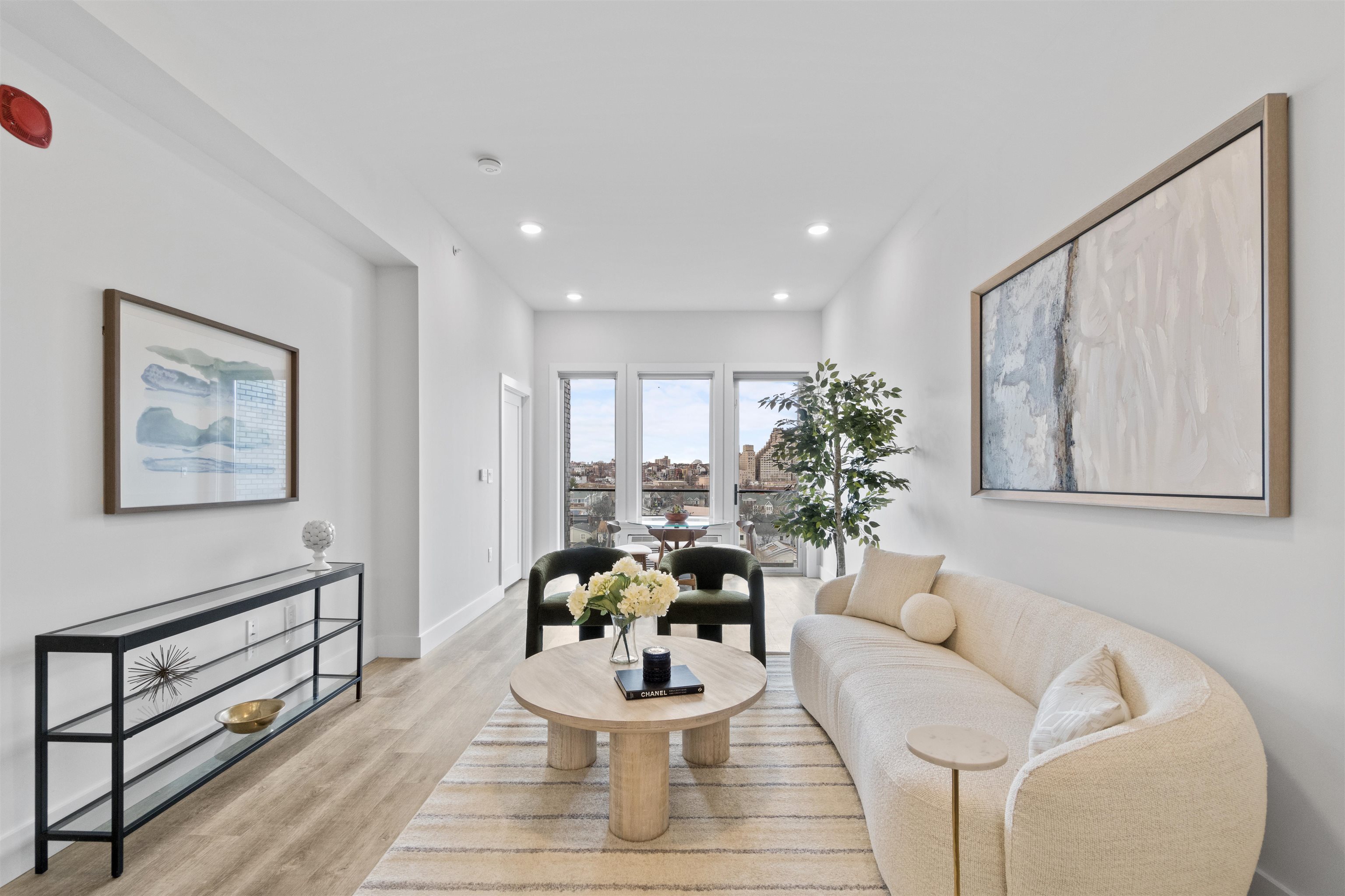 412 WHITON ST Unit: 501