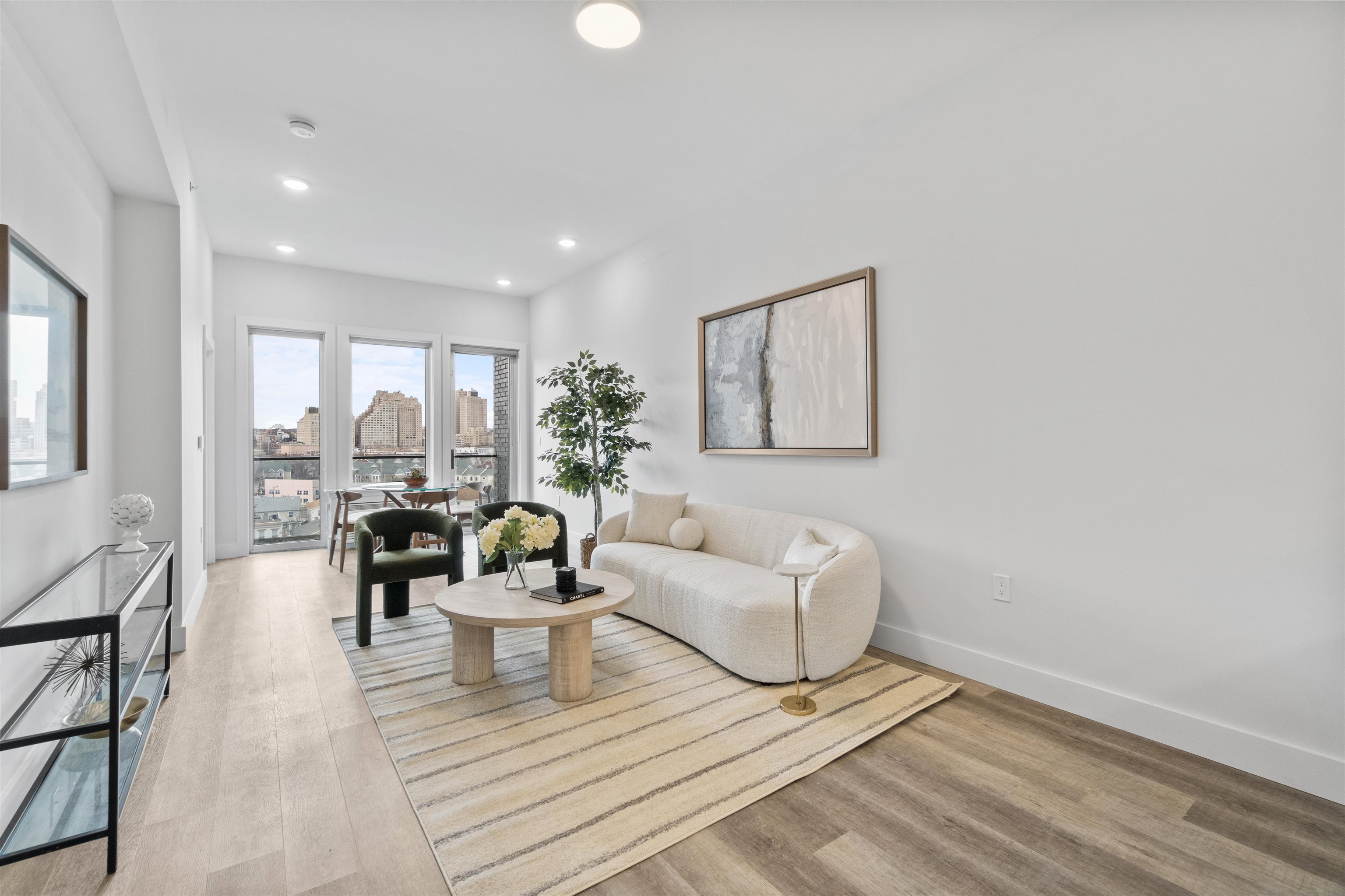 412 WHITON ST Unit: 501