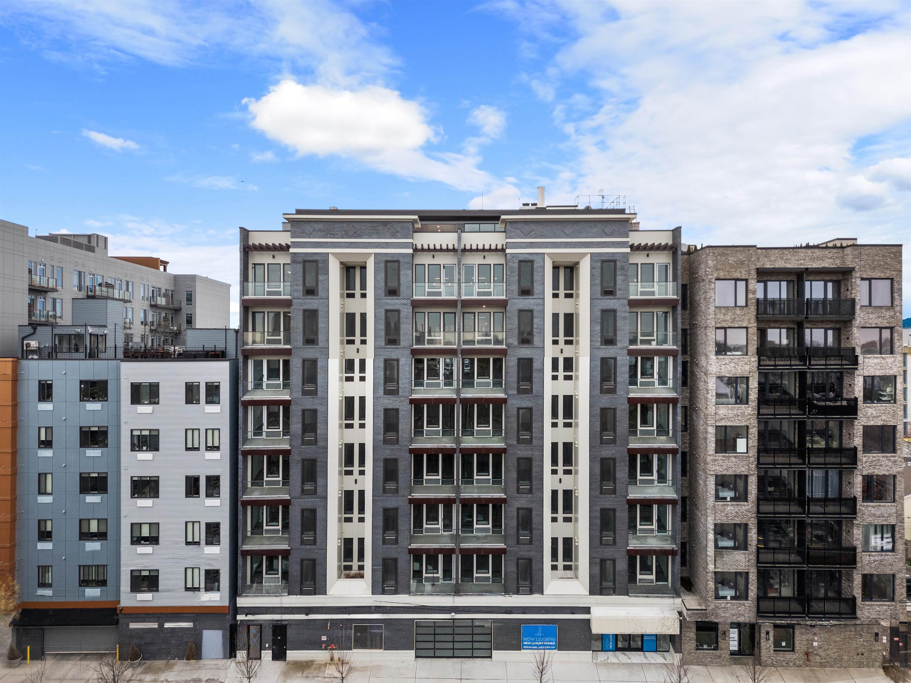 412 WHITON ST Unit: 501