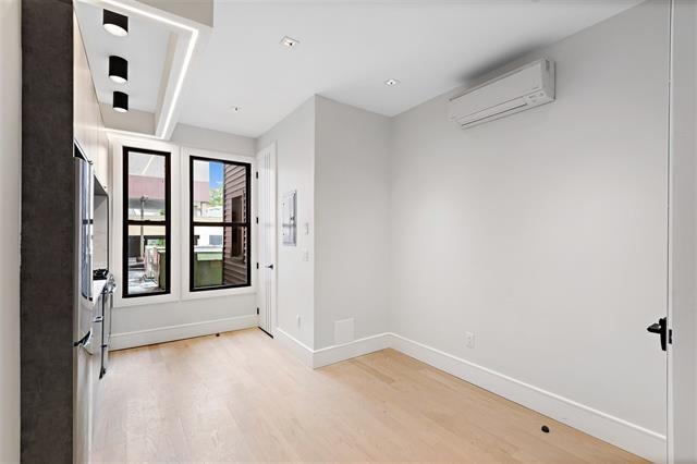 542 NEWARK AVE Unit: 2