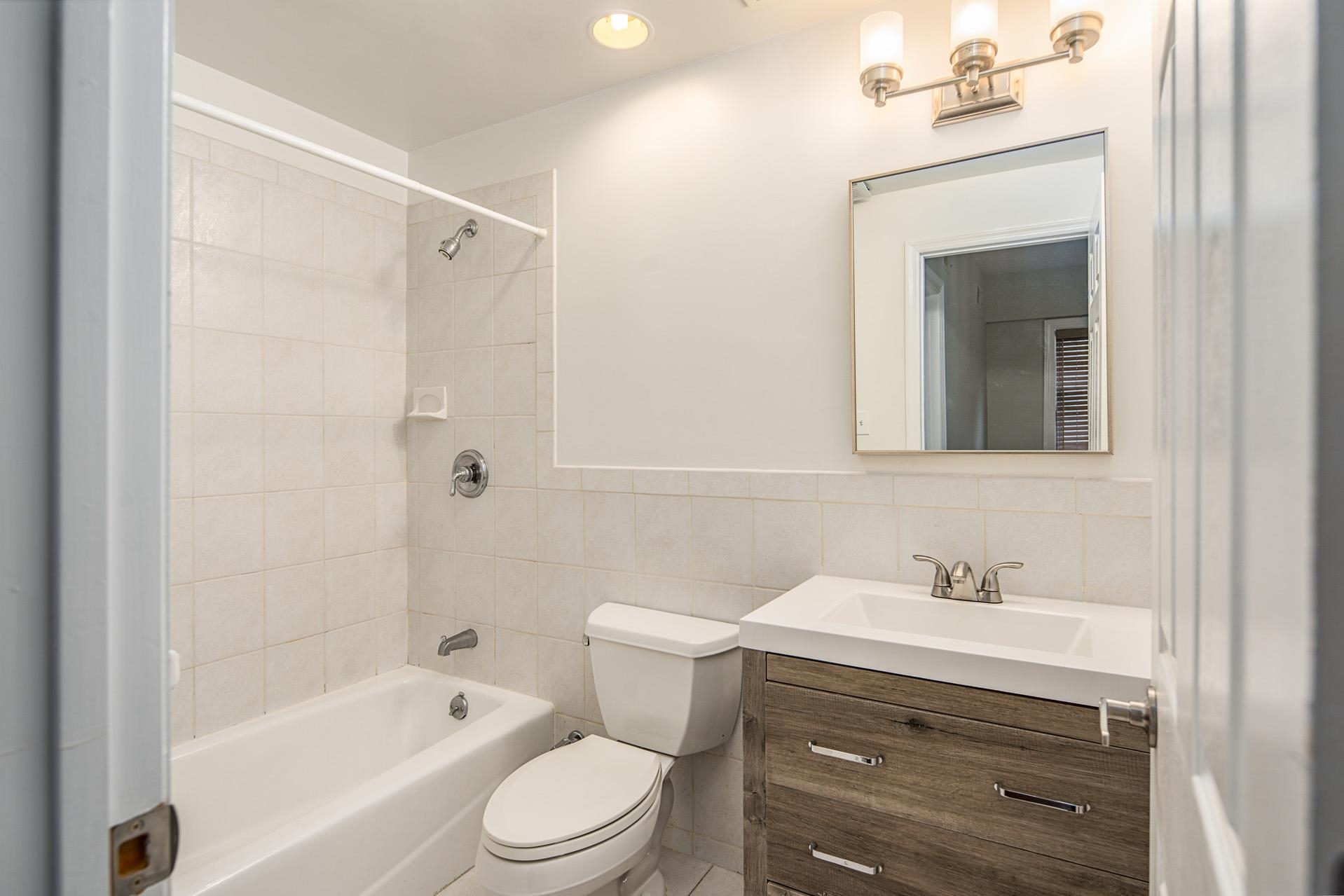 84 BLOOMFIELD ST Unit: 1