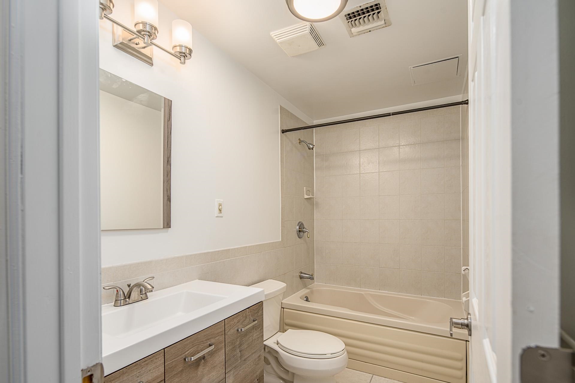 84 BLOOMFIELD ST Unit: 1