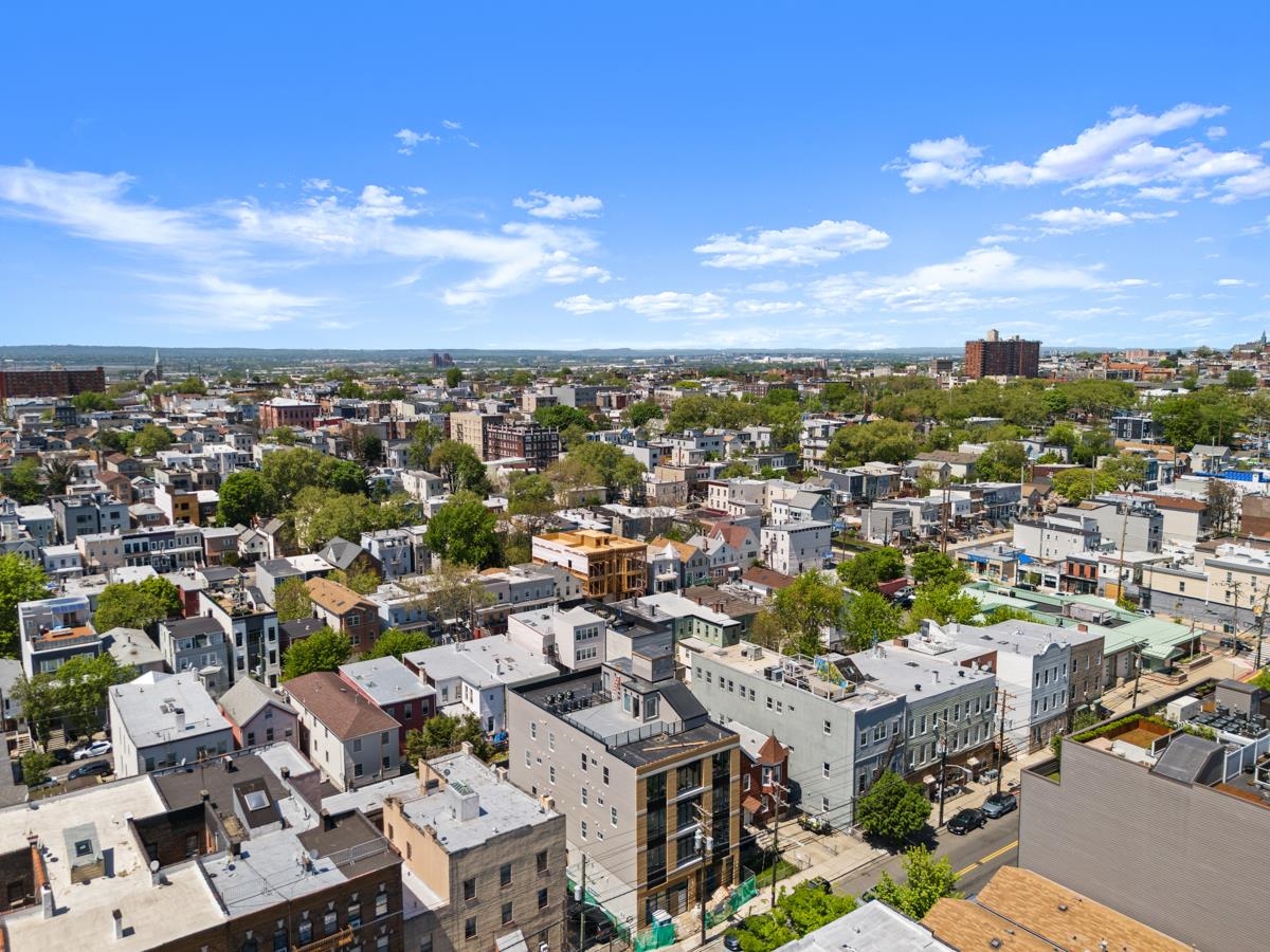 573 PALISADE AVE Unit: 2A