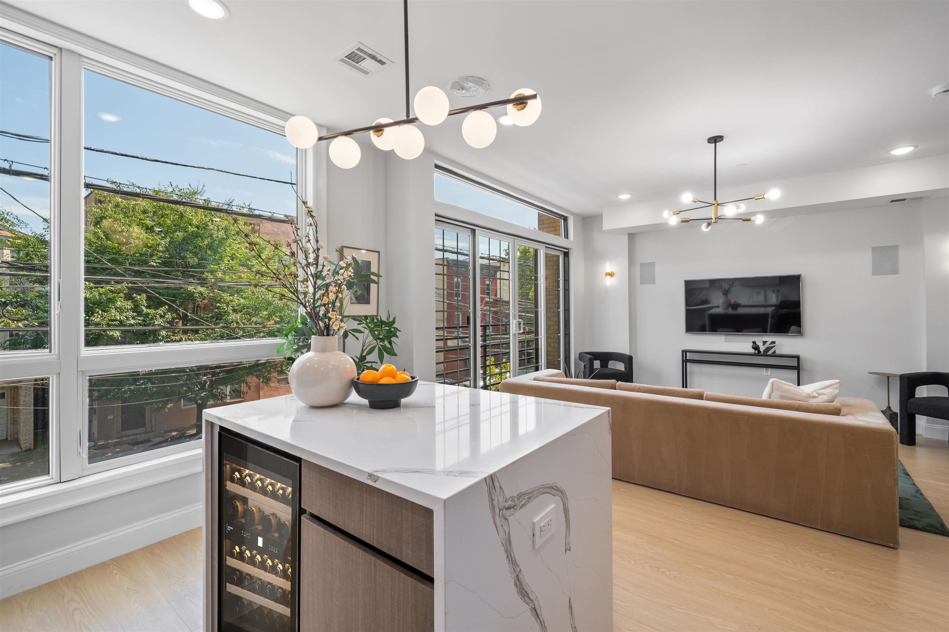 573 PALISADE AVE Unit: 2A