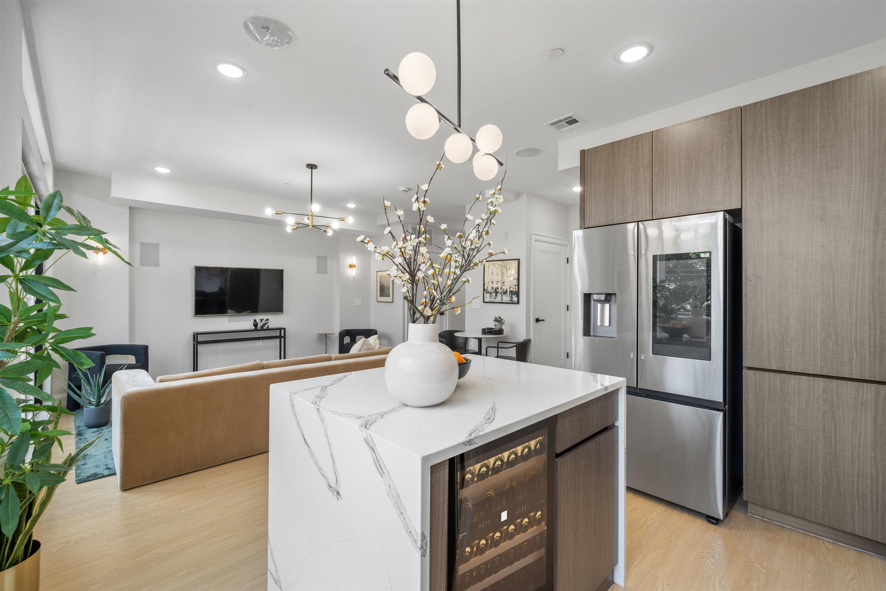 573 PALISADE AVE Unit: 2A